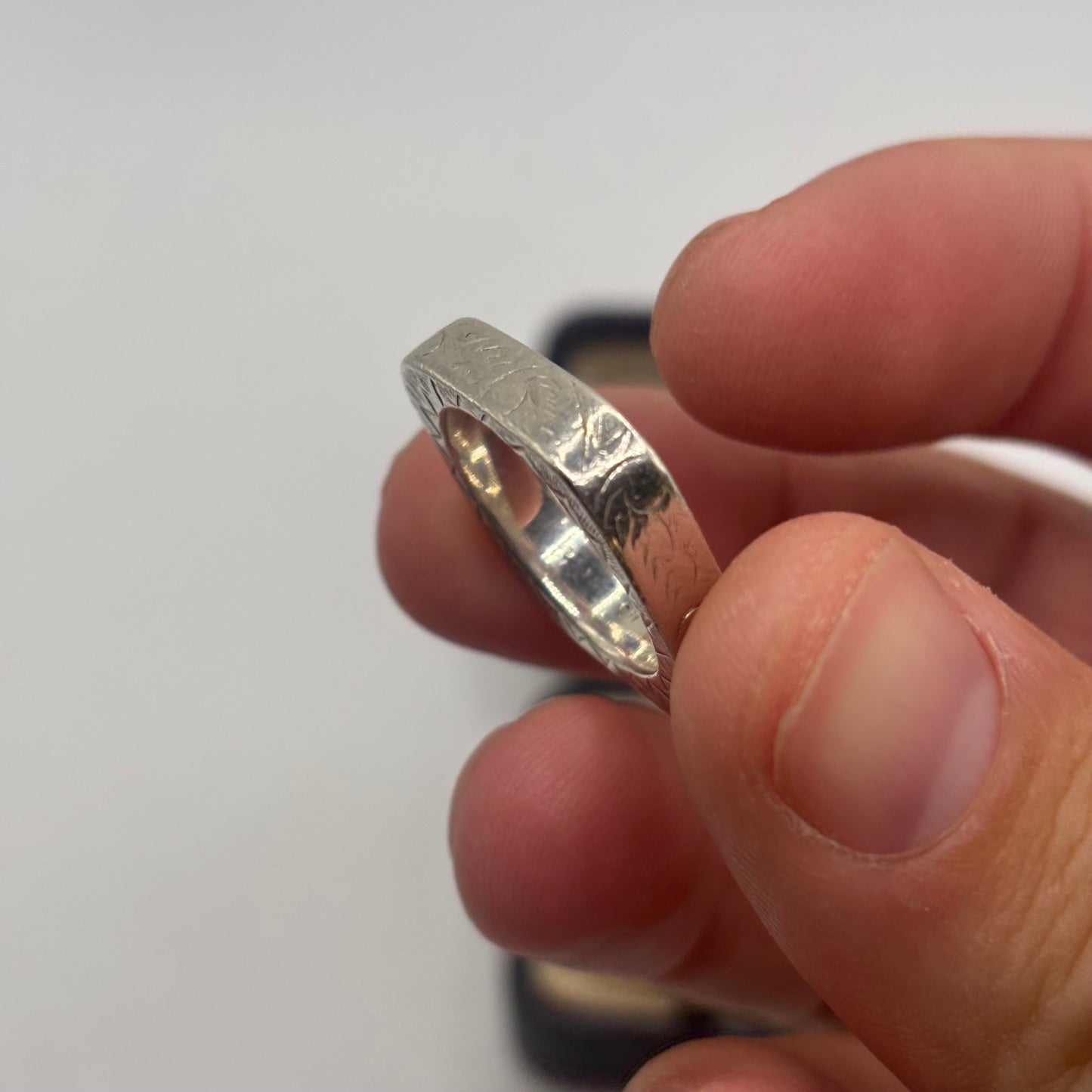 Silver Detailed Band (O)