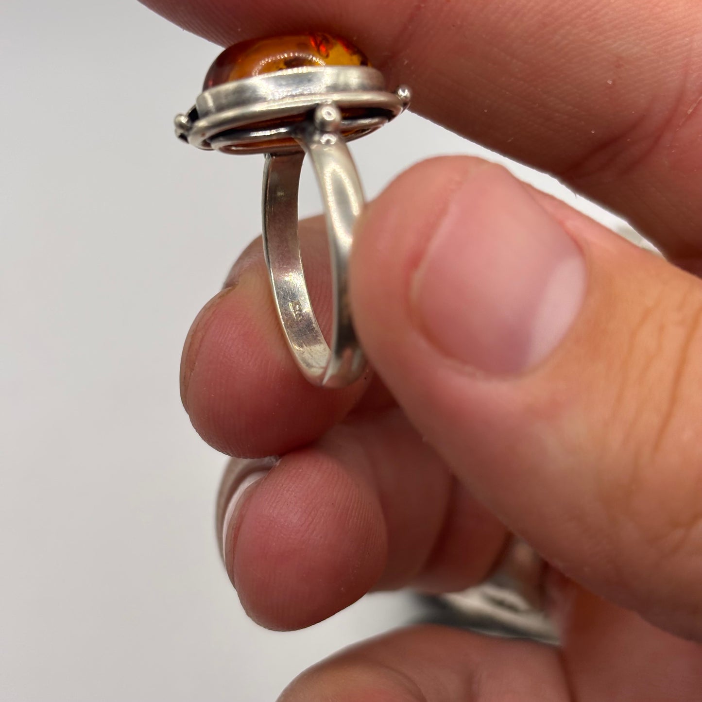 Silver Amber Ring (O)