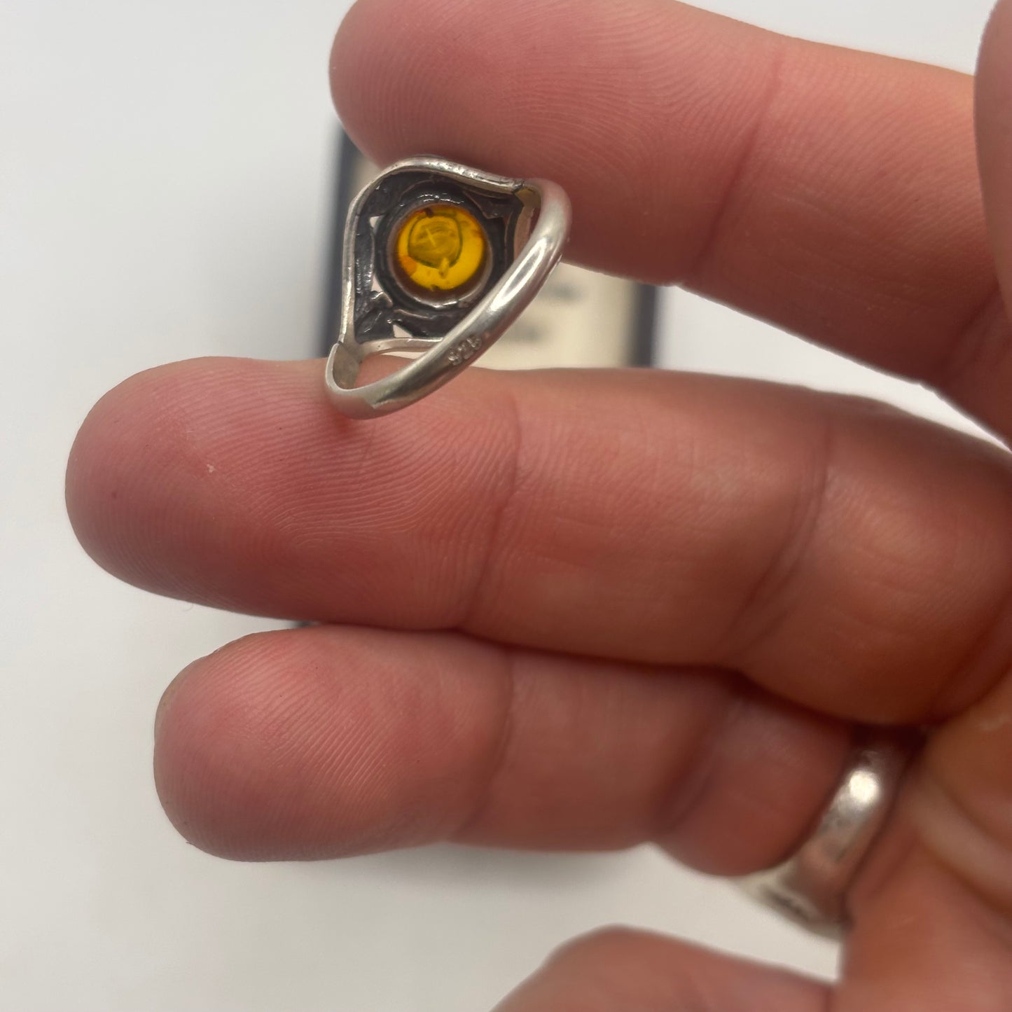 Silver Amber Ring (O)
