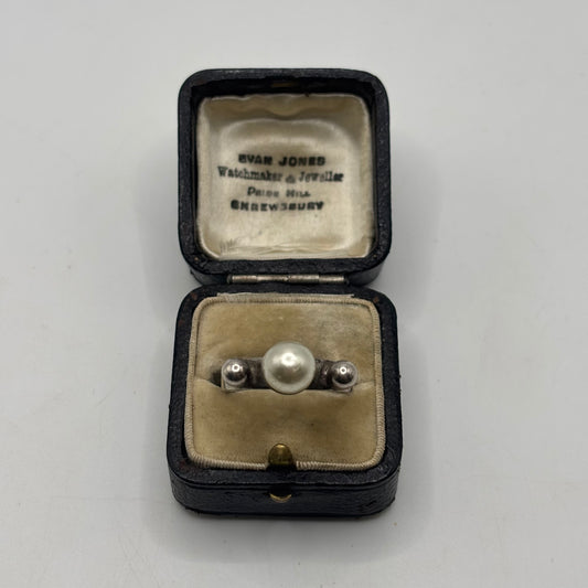 Silver Pearl Ring