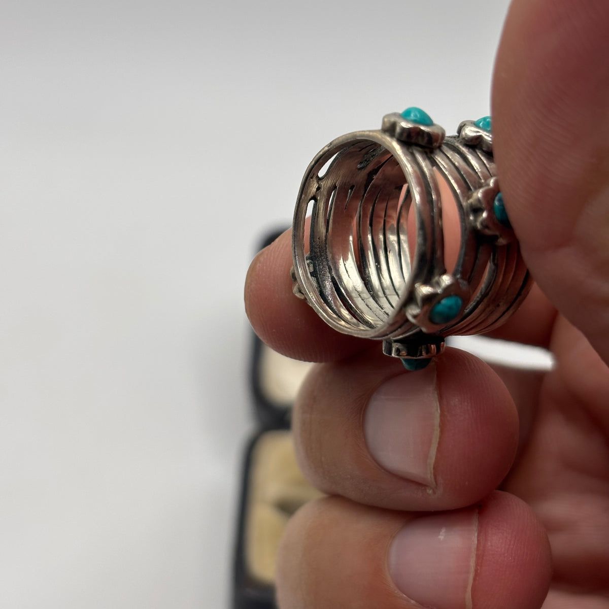 Silver Heavy Turquoise Flower Band Ring (O)
