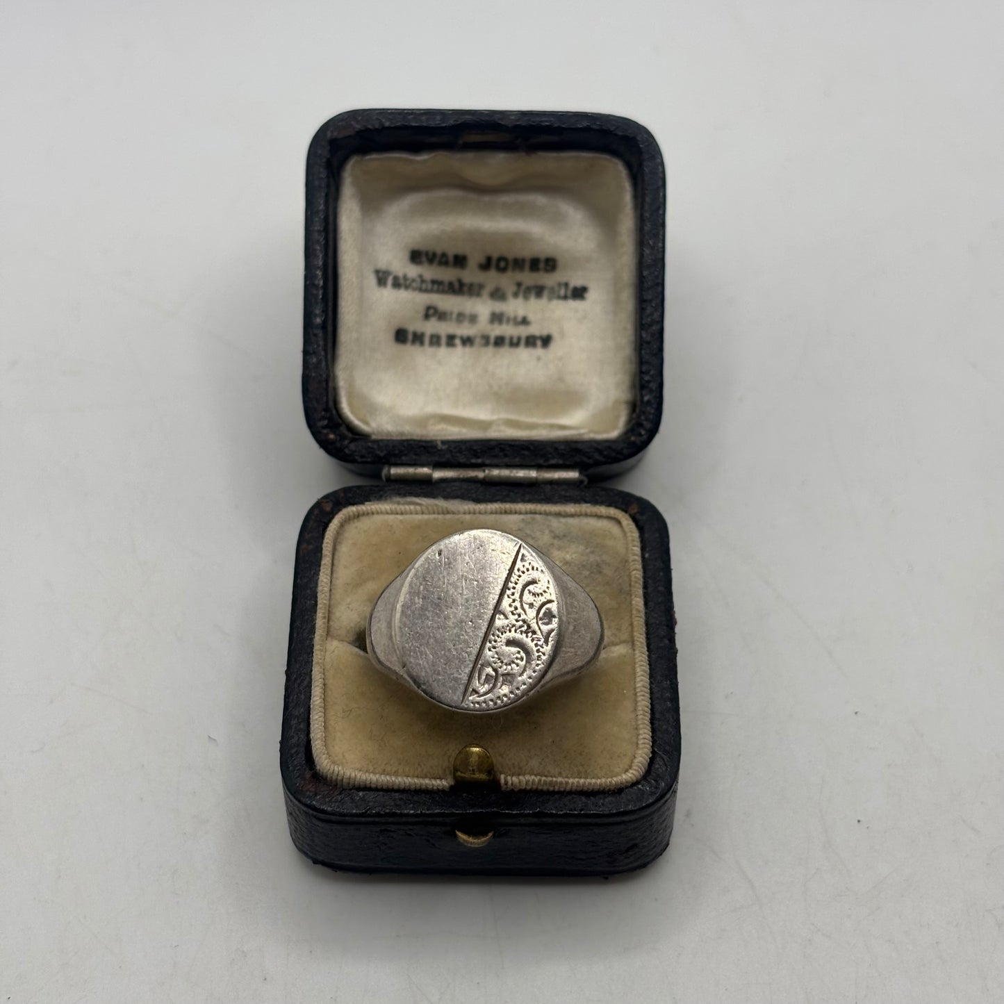 Silver Vintage Signet Ring (U)