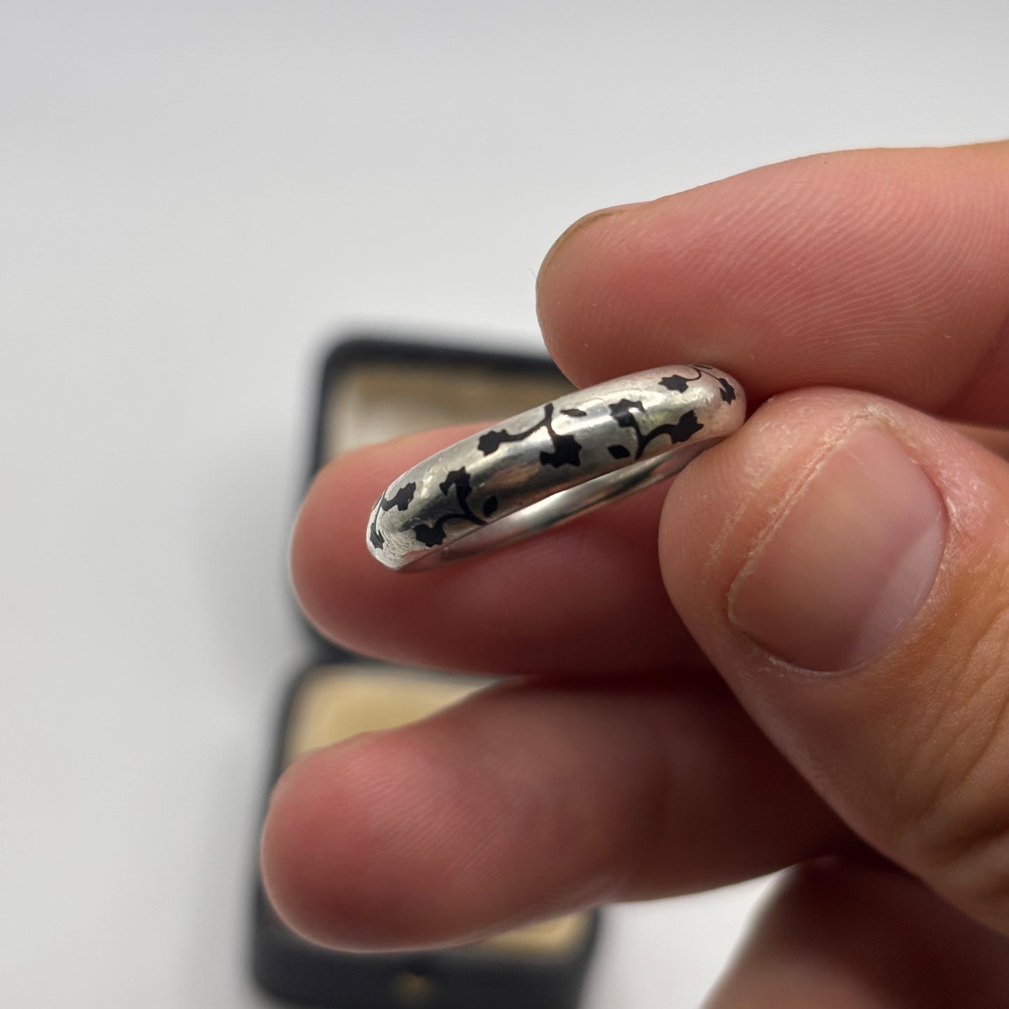 Silver Onyx Rose Inlayed Ring (P)