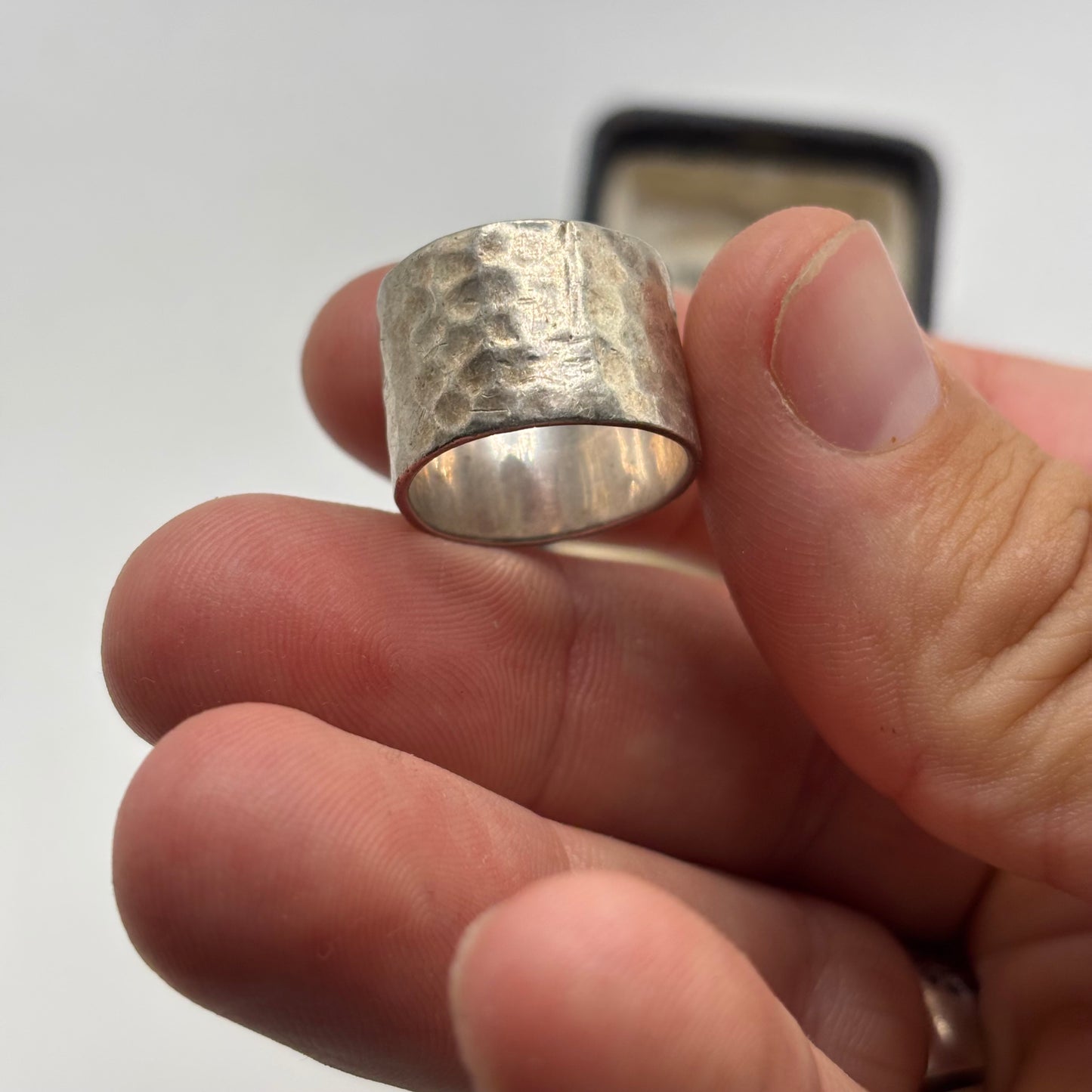 Silver Hammered Band Ring (K)