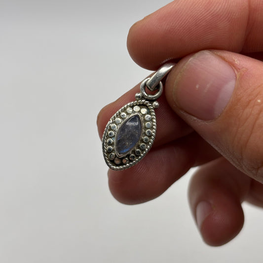 Silver Labradorite Pendant