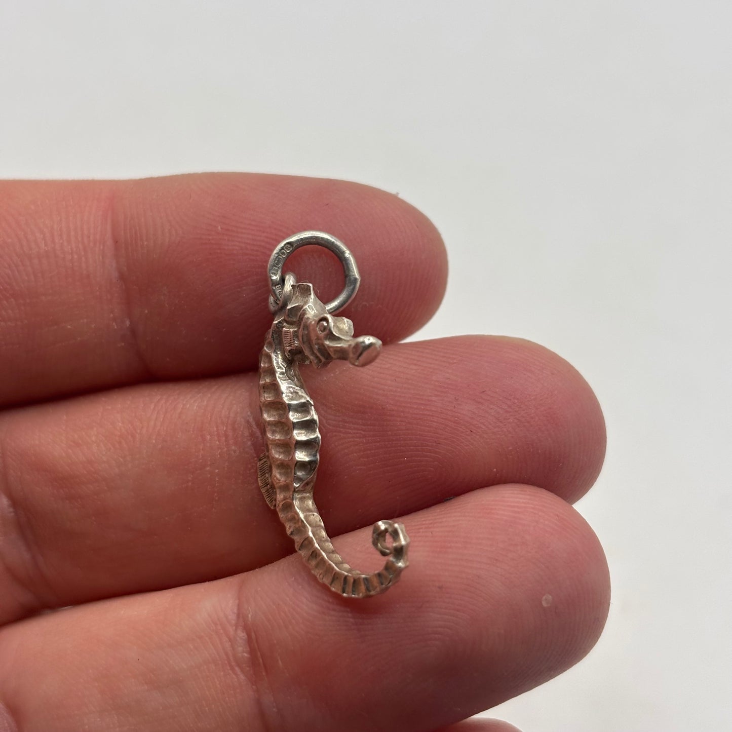 Silver Seahorse Pendant