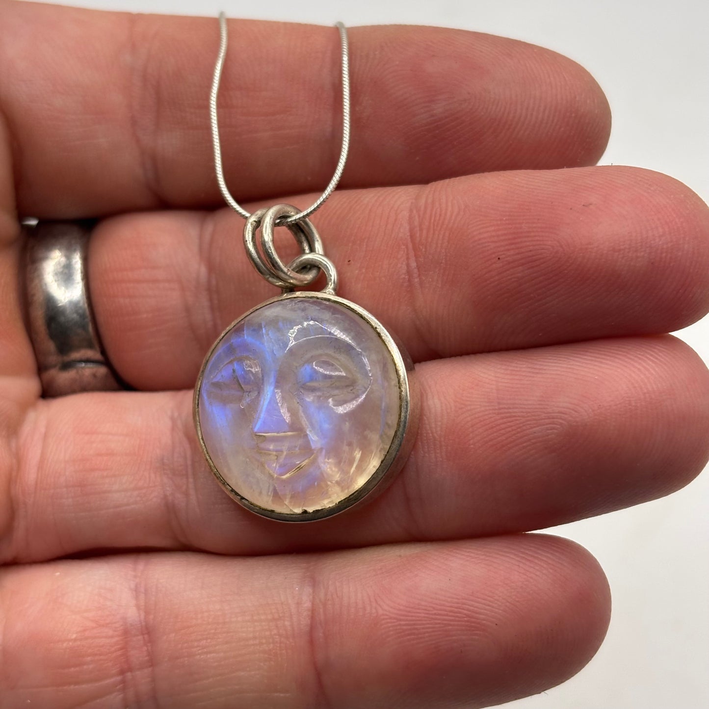 Silver 18” Moonstone Moonface Necklace