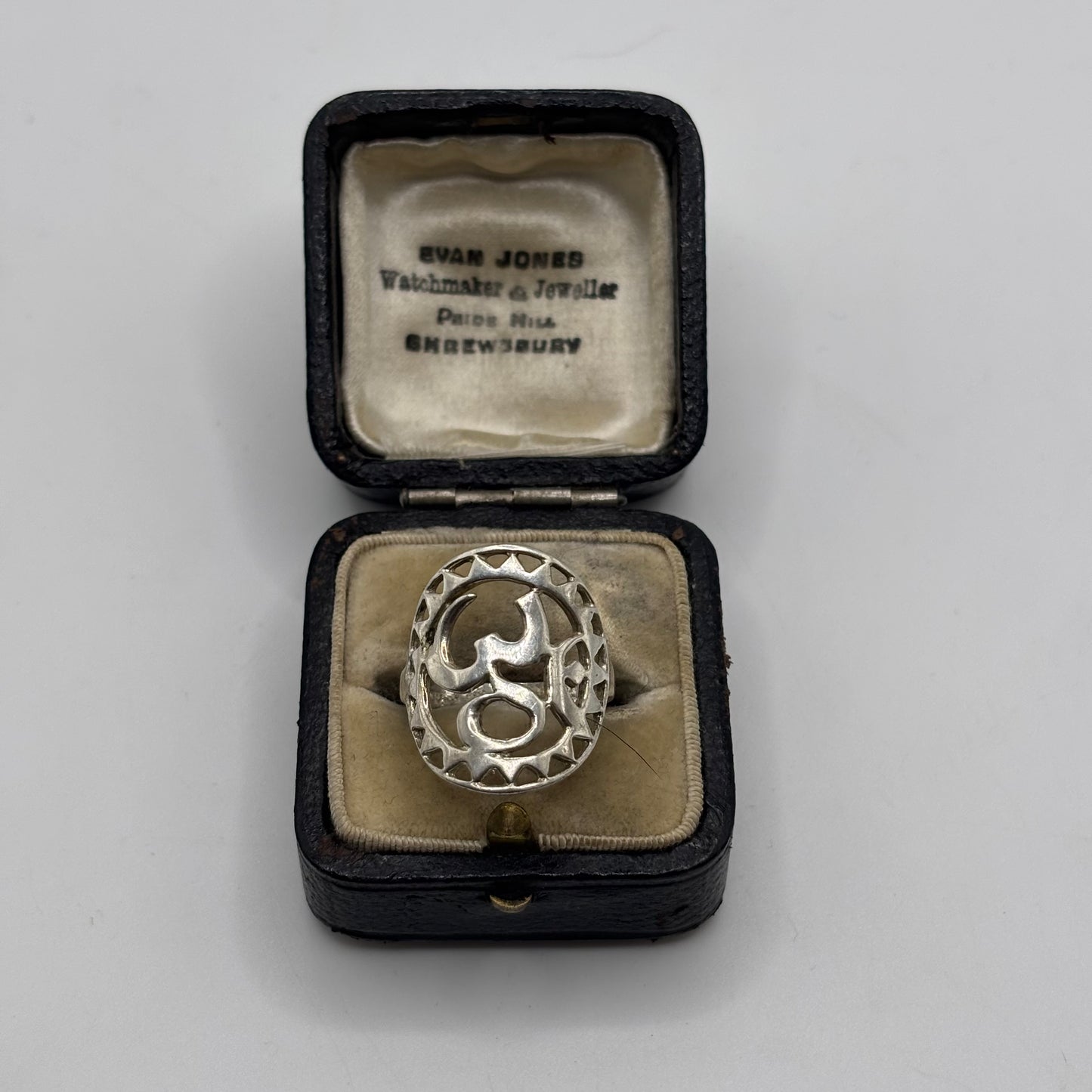Silver Om Ring (M)