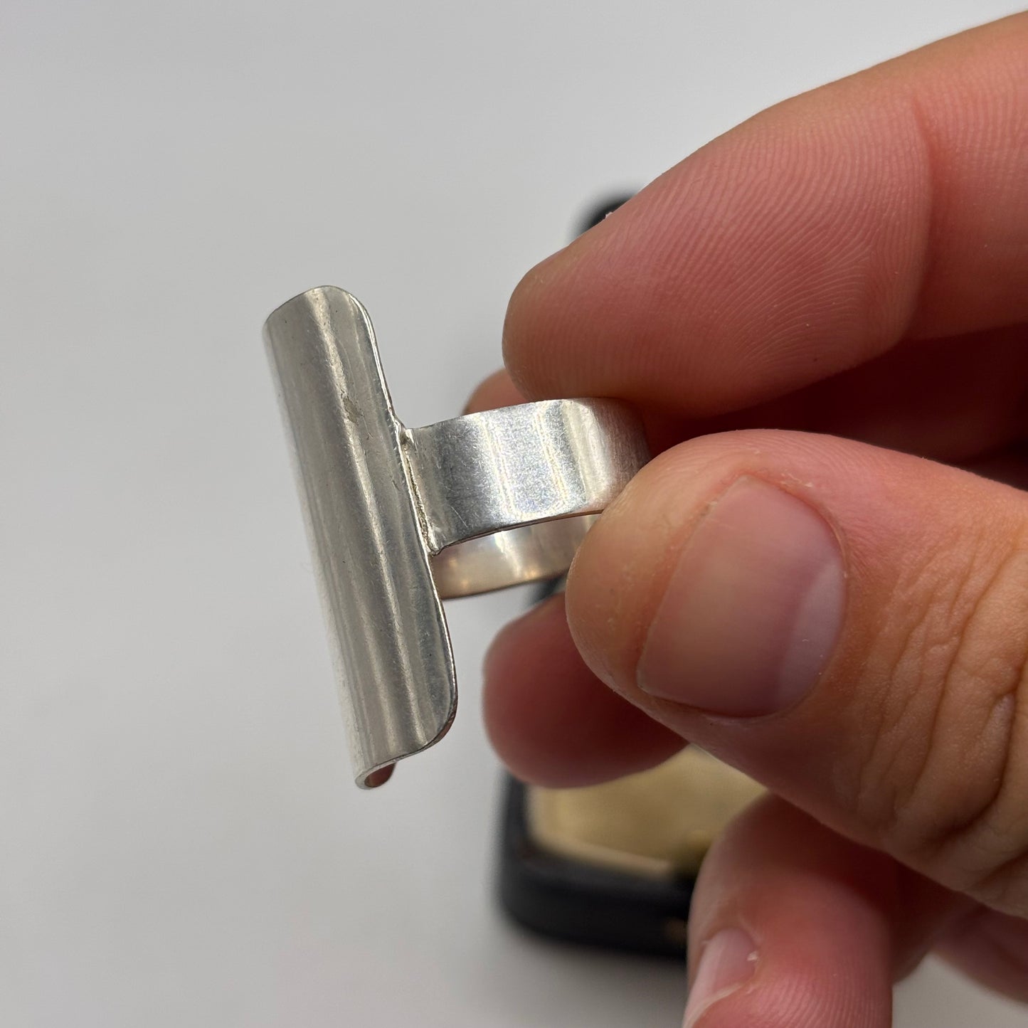 Silver Shield Ring (T)