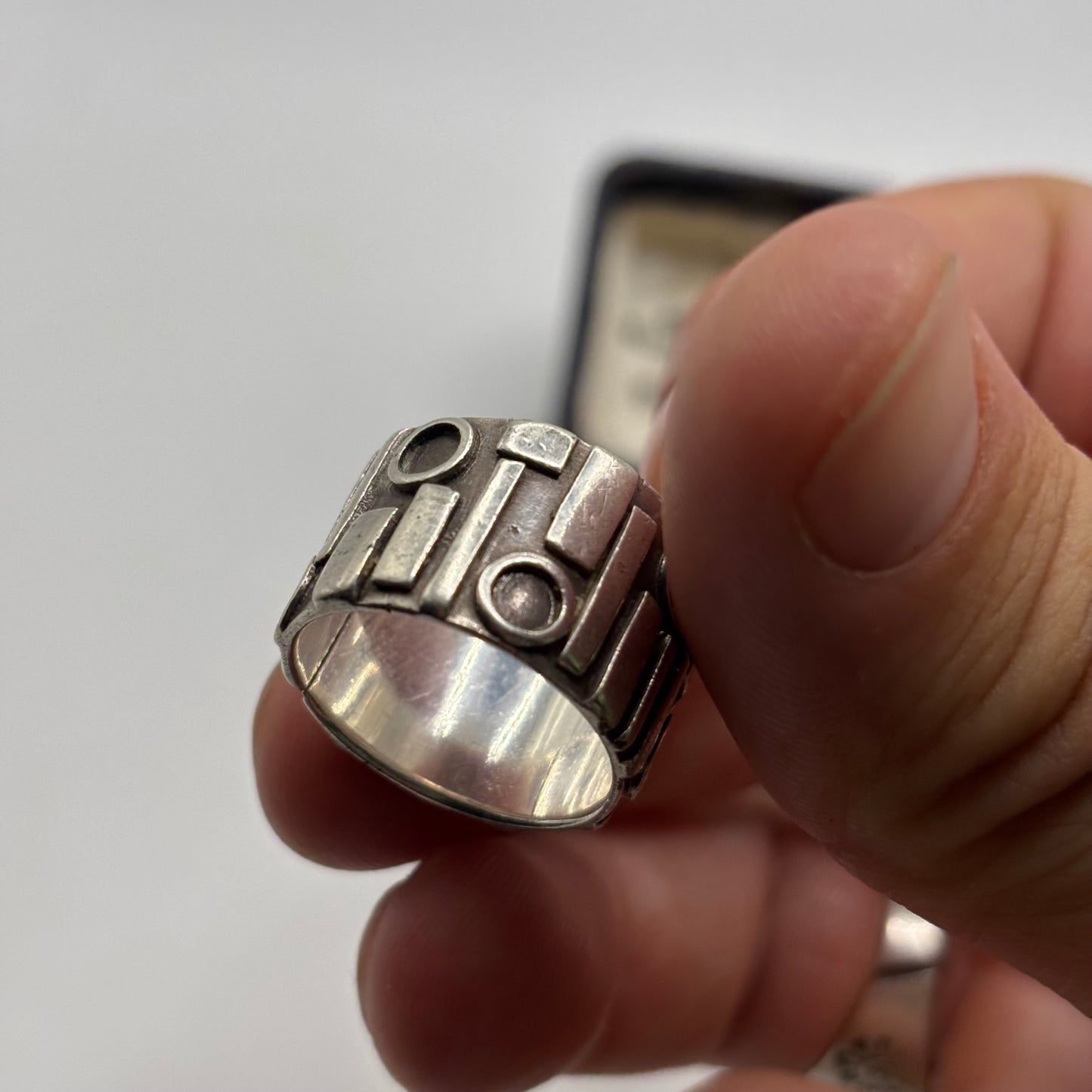 Silver Abstract Band Ring (O)