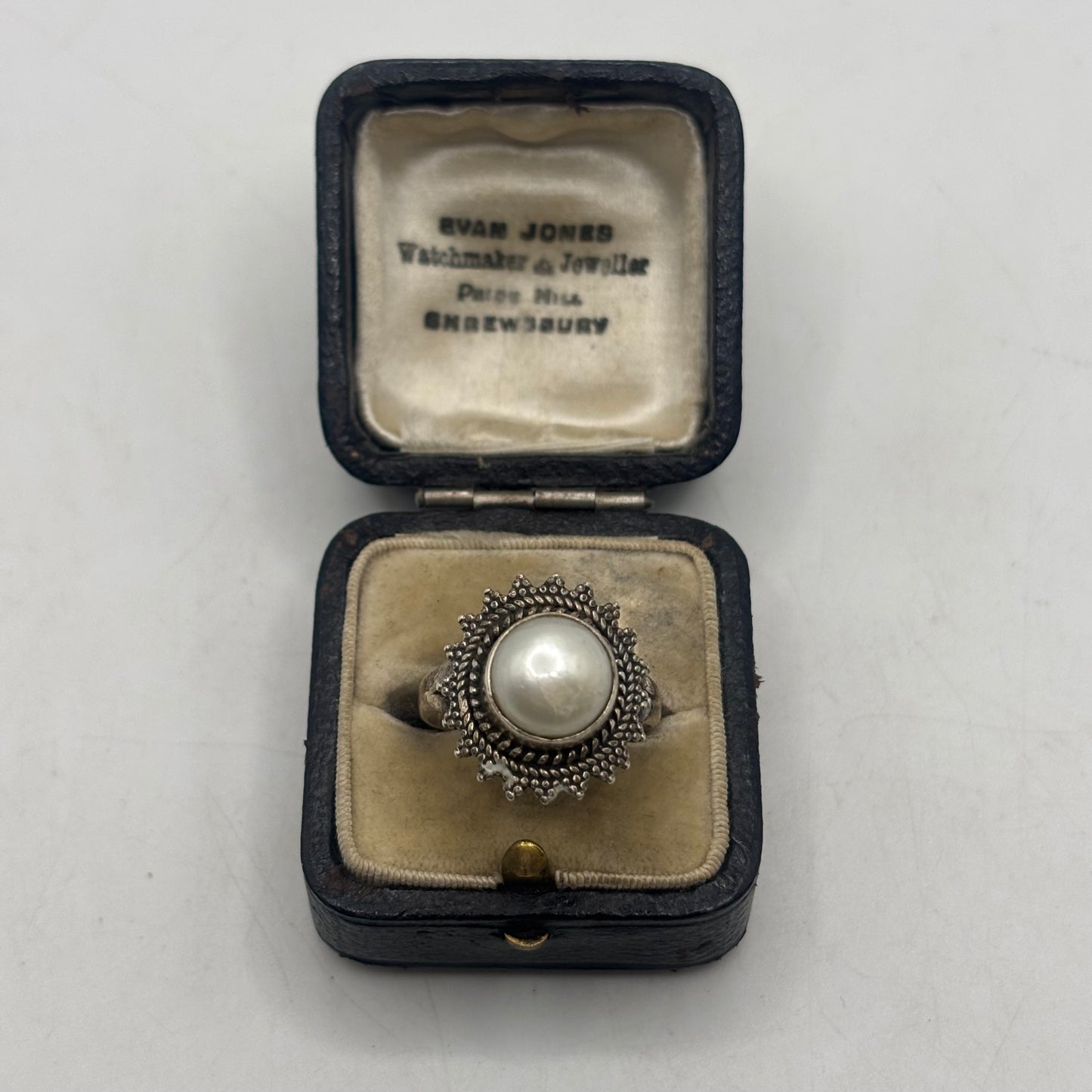 Silver Pearl Ring (Q)