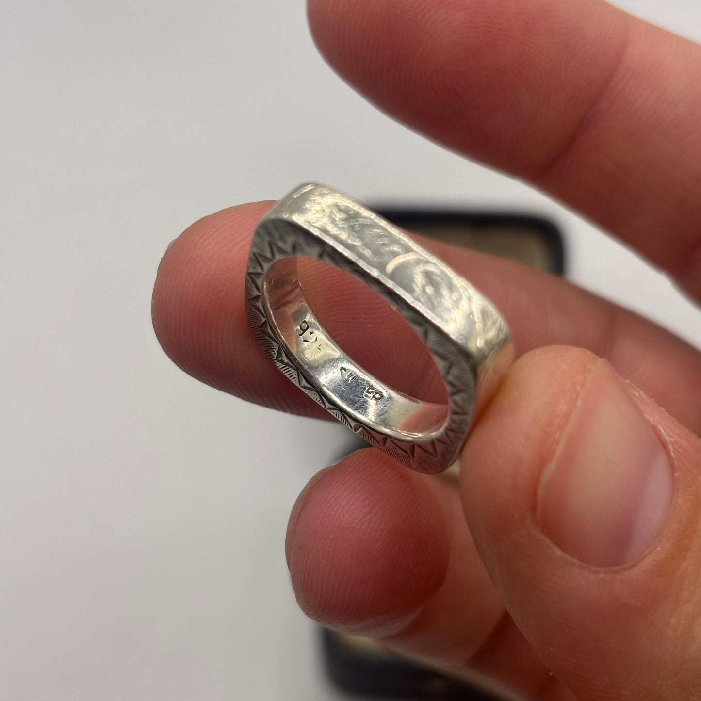 Silver Detailed Band (O)