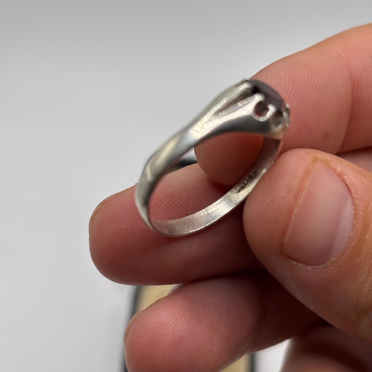 Silver Vintage Garnet Ring (V)