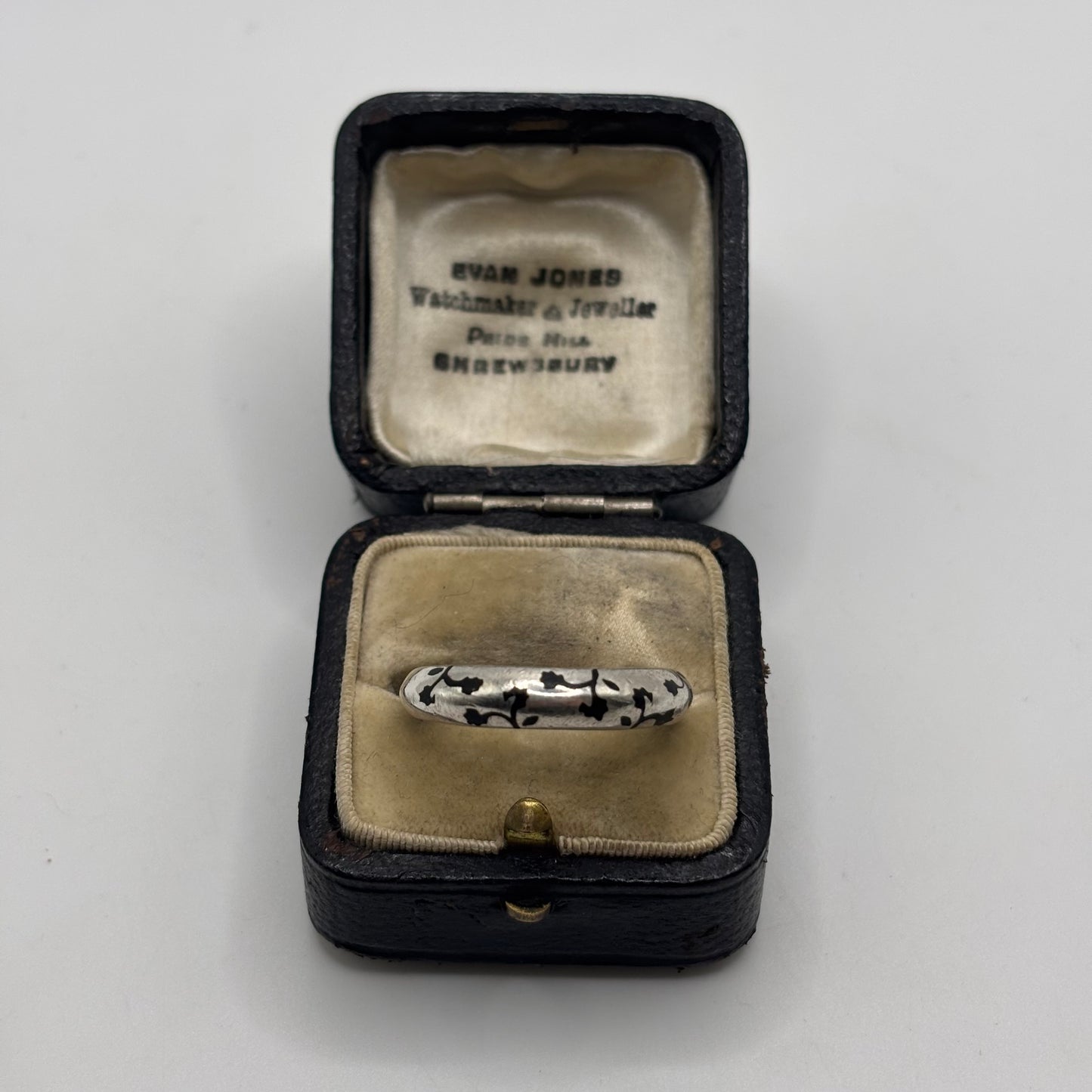 Silver Onyx Rose Inlayed Ring (P)