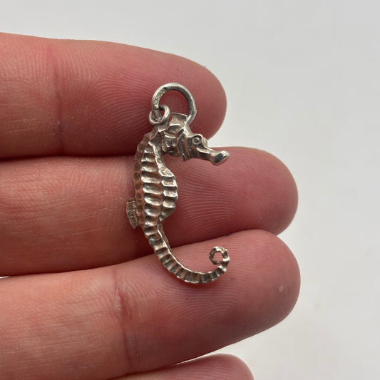 Silver Seahorse Pendant