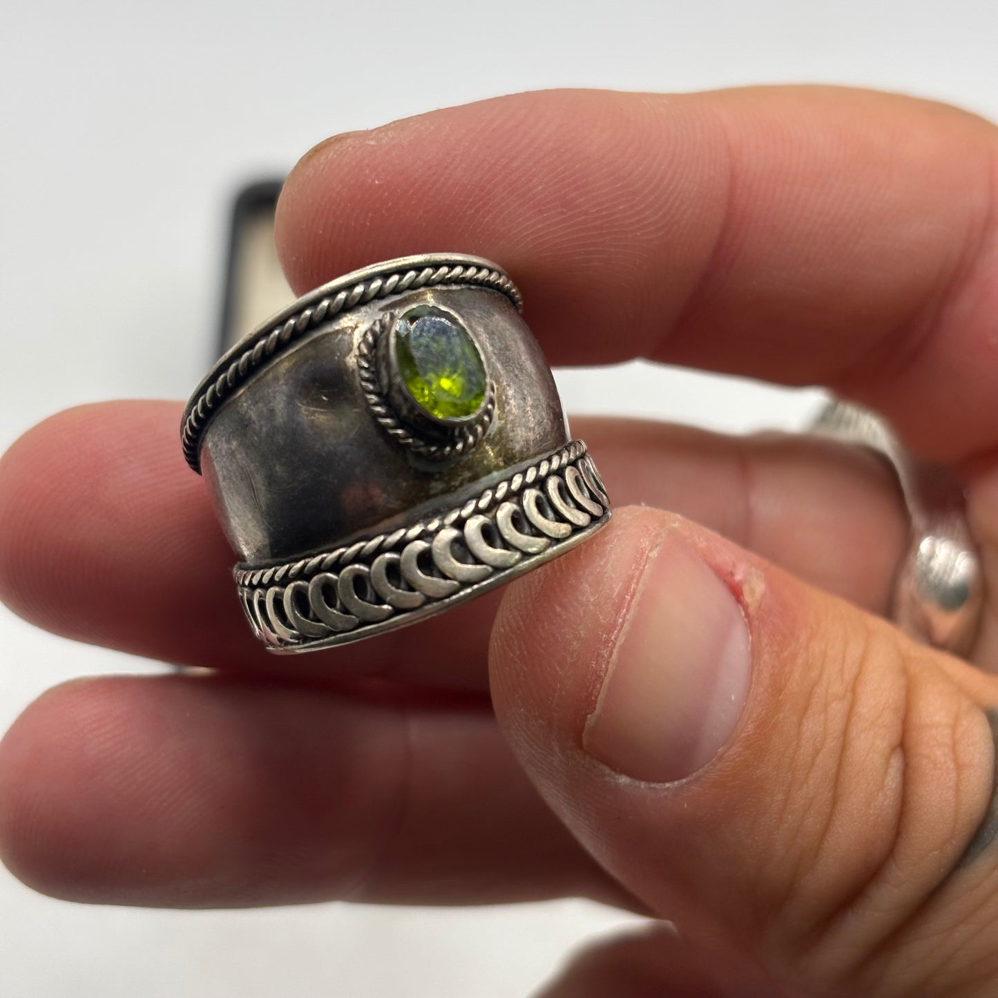 Silver Peridot Band Ring (S)