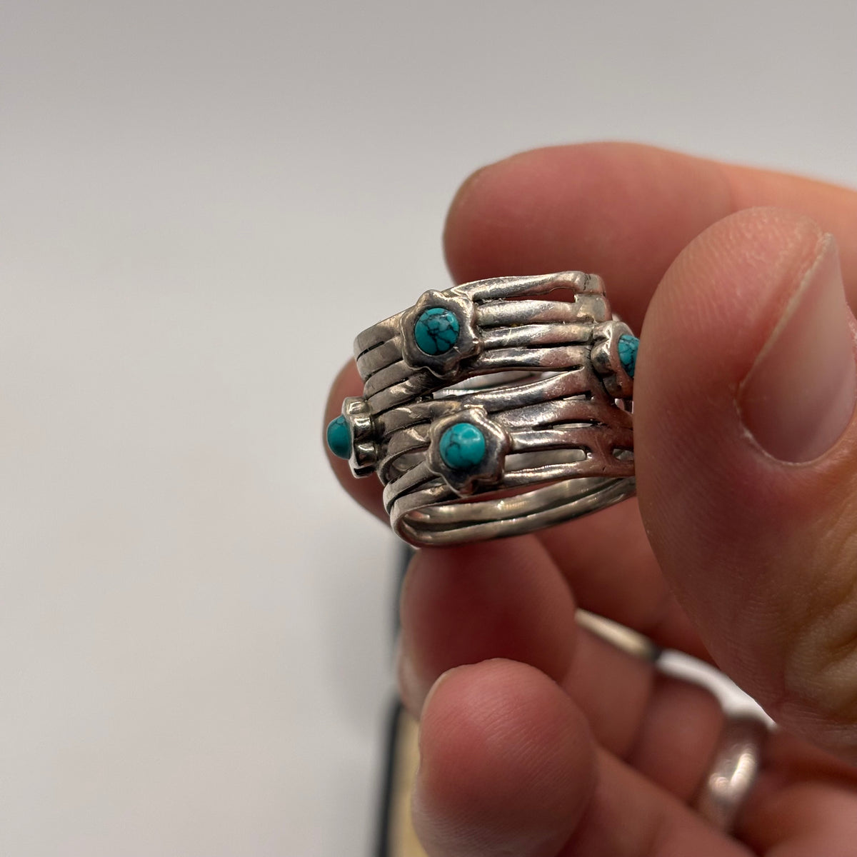 Silver Heavy Turquoise Flower Band Ring (O)