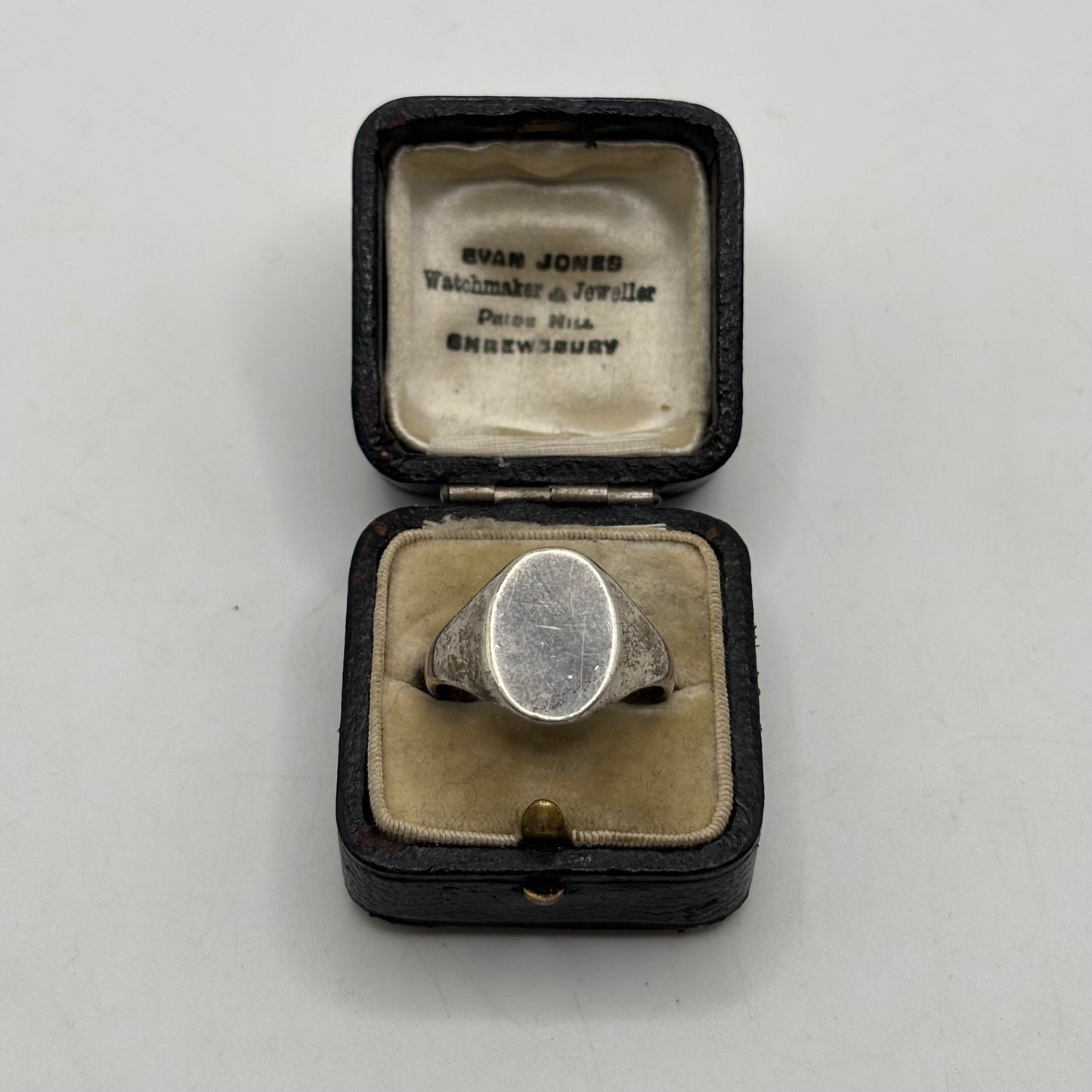 Silver Signet Ring (V)