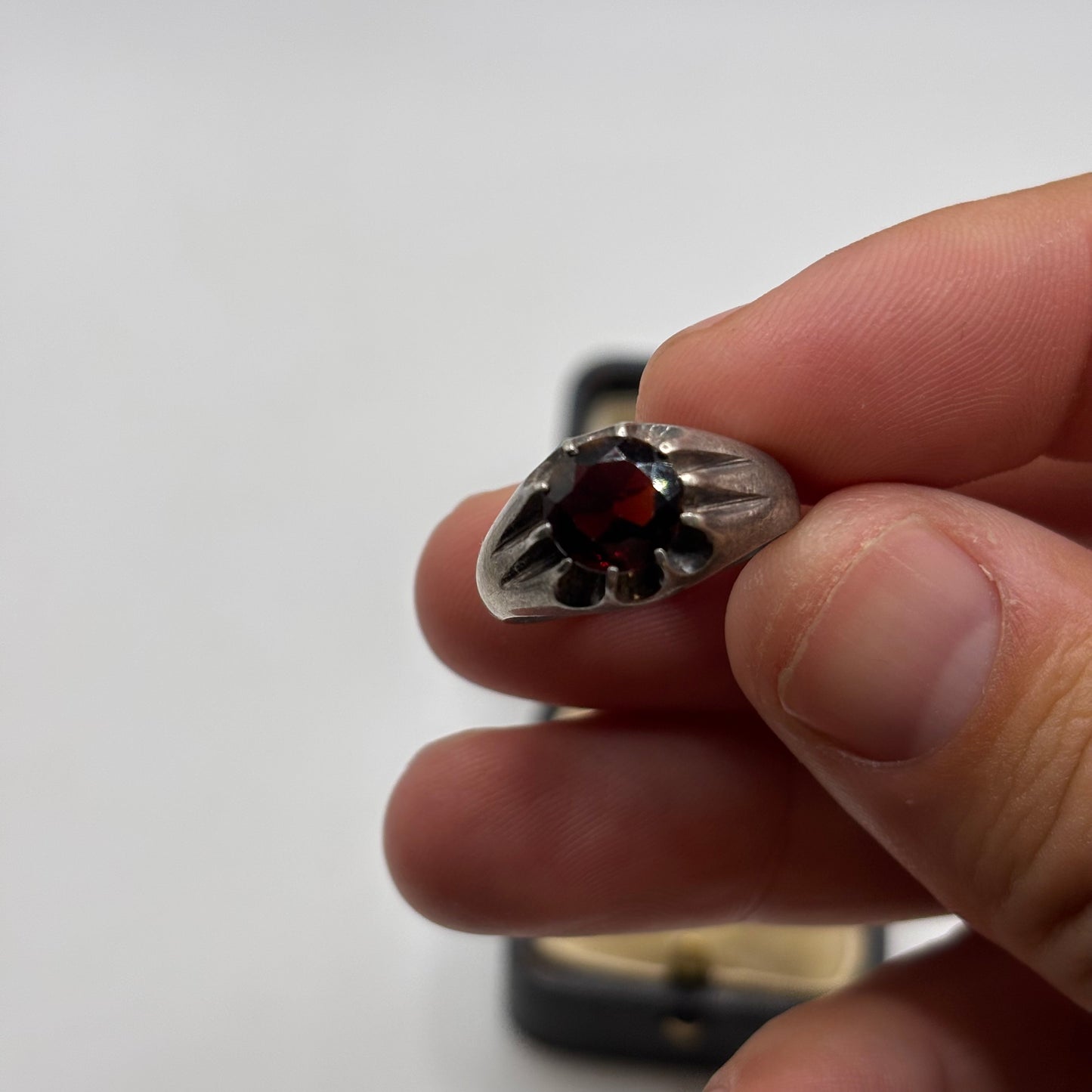 Silver Vintage Garnet Ring (P)
