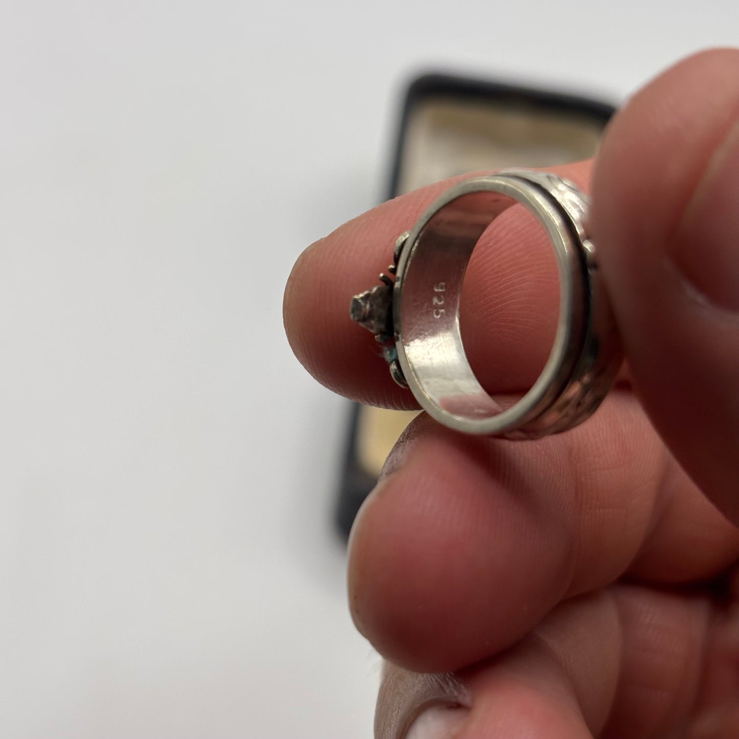 Silver Bee Spinner Ring (J)