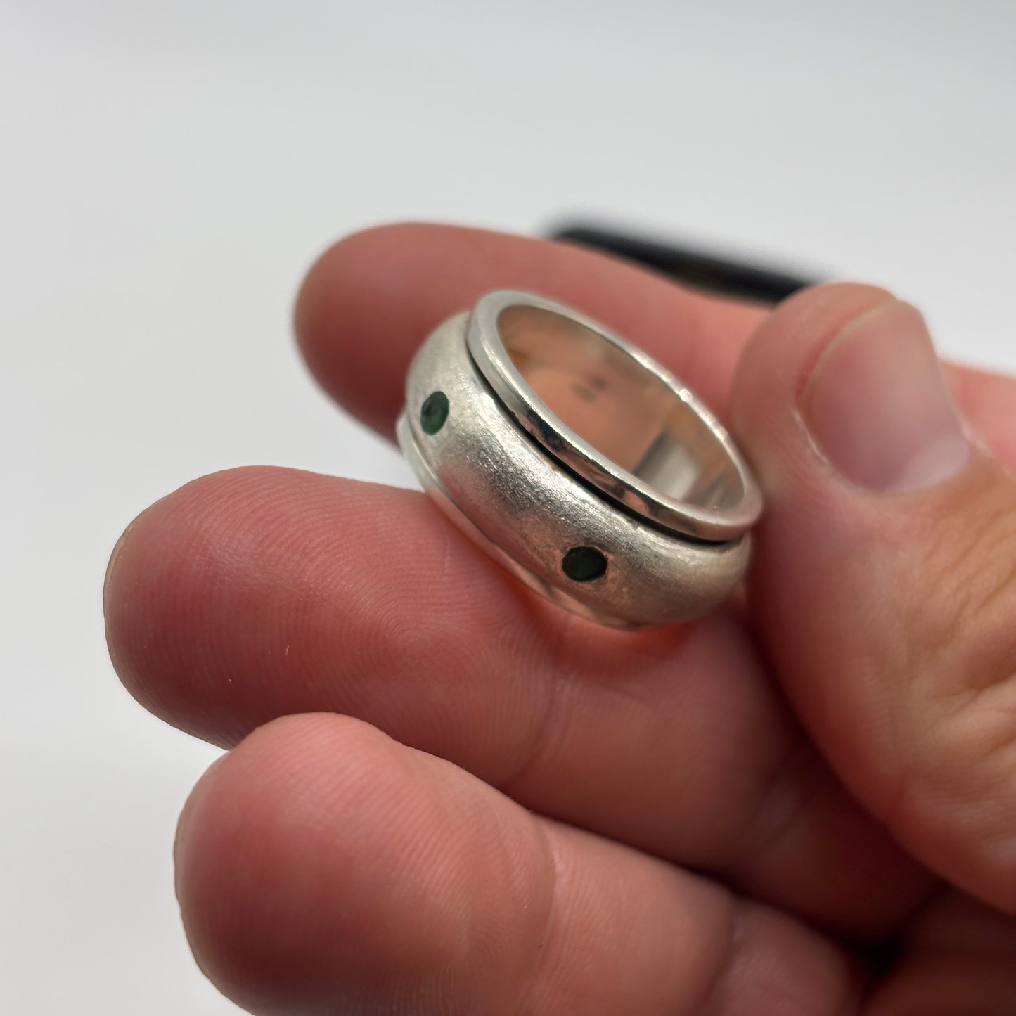 Silver Emerald Inlayed Spinner Ring (R)