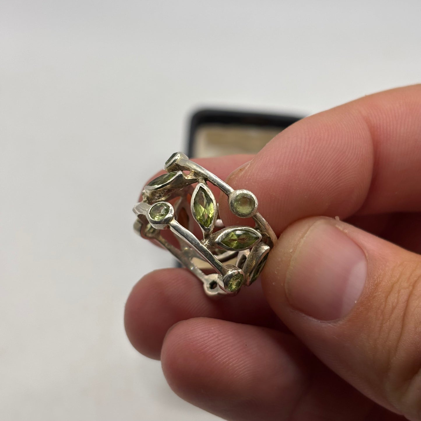 Silver Peridot Band Ring (P)
