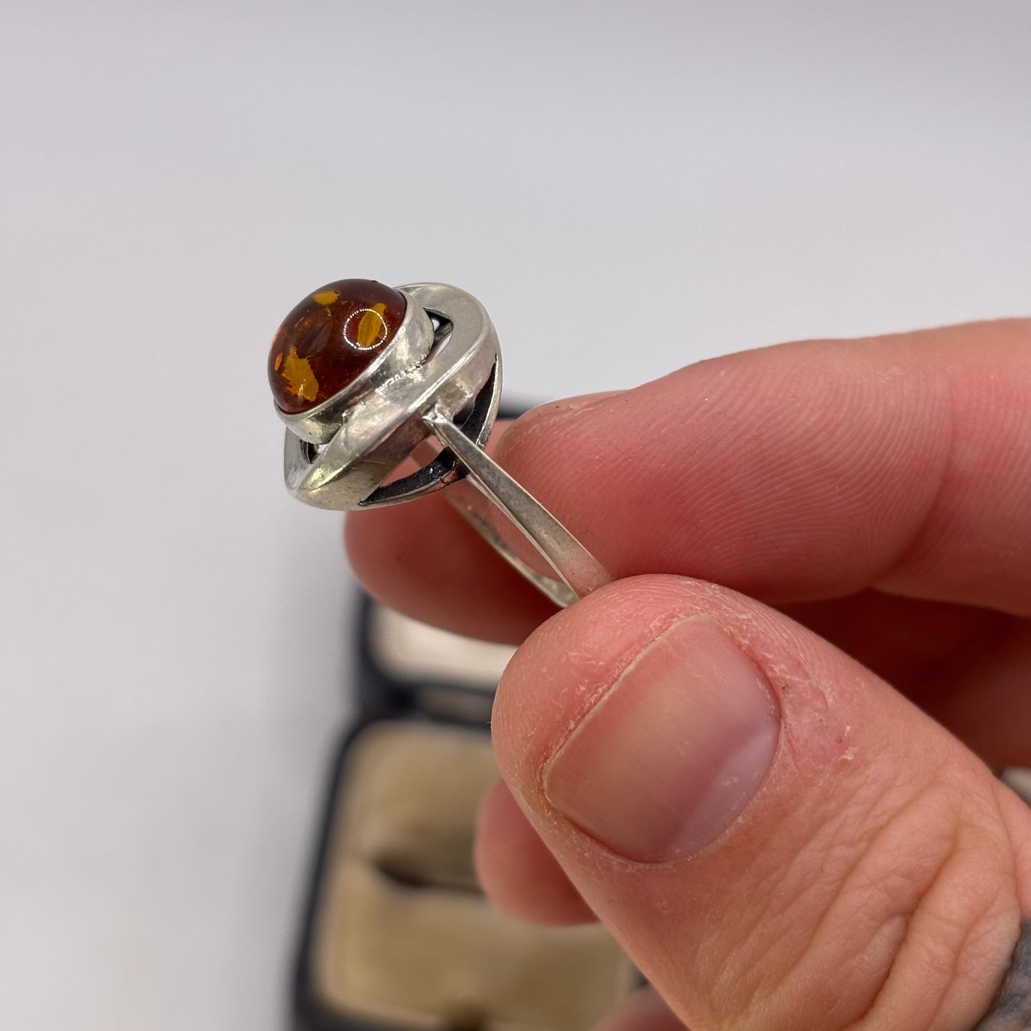Silver Amber Ring (O)
