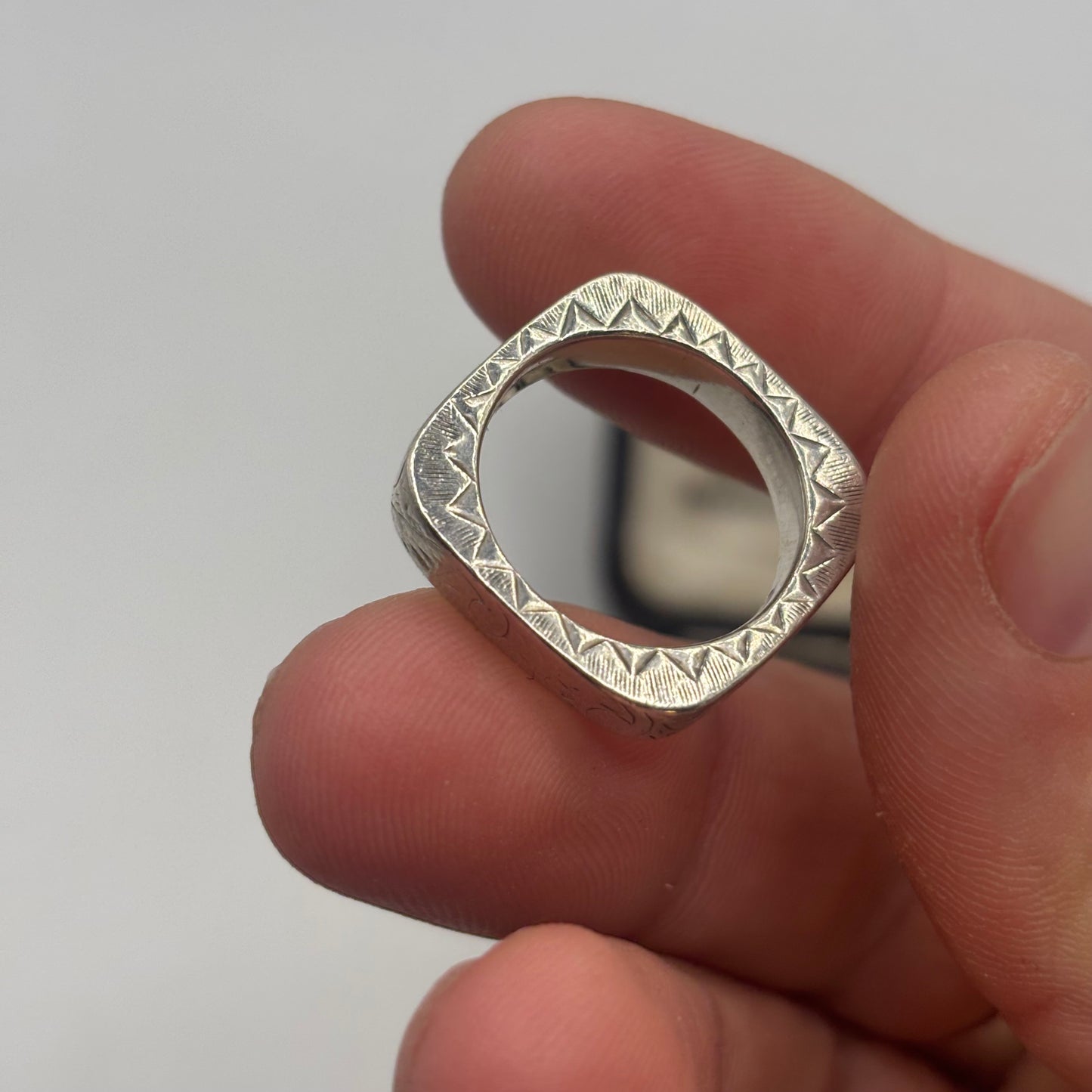 Silver Detailed Band (O)