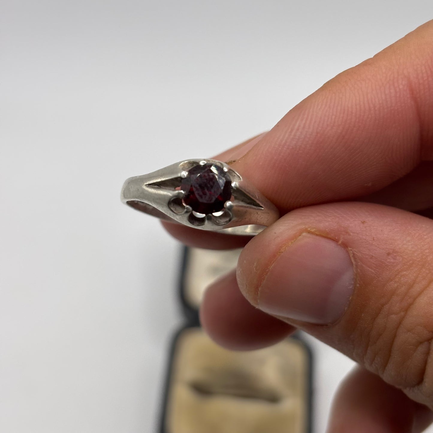 Silver Vintage Garnet Ring (V)