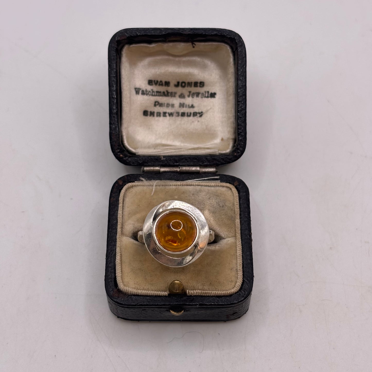 Silver Amber Ring (O)