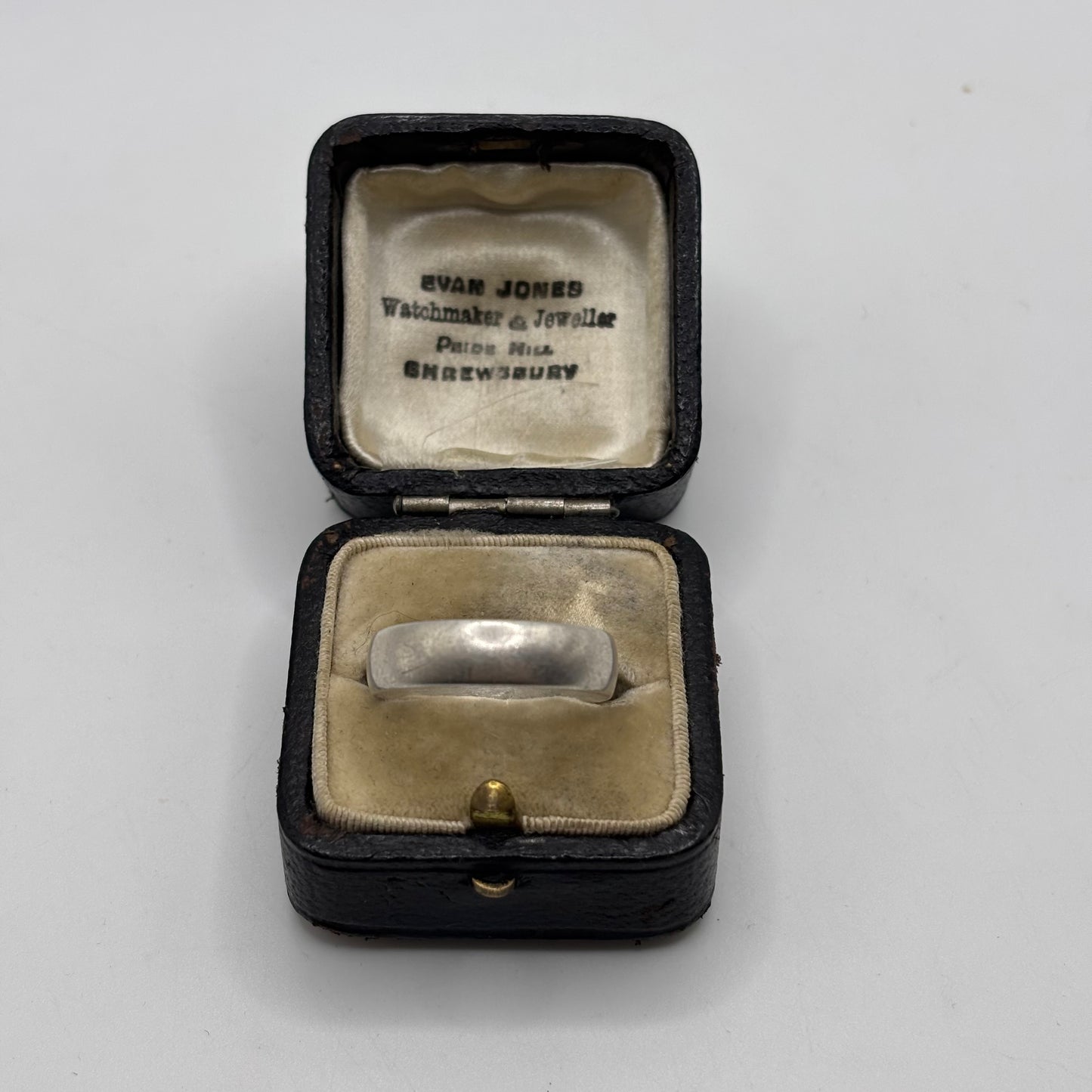 Silver Band Ring (T)