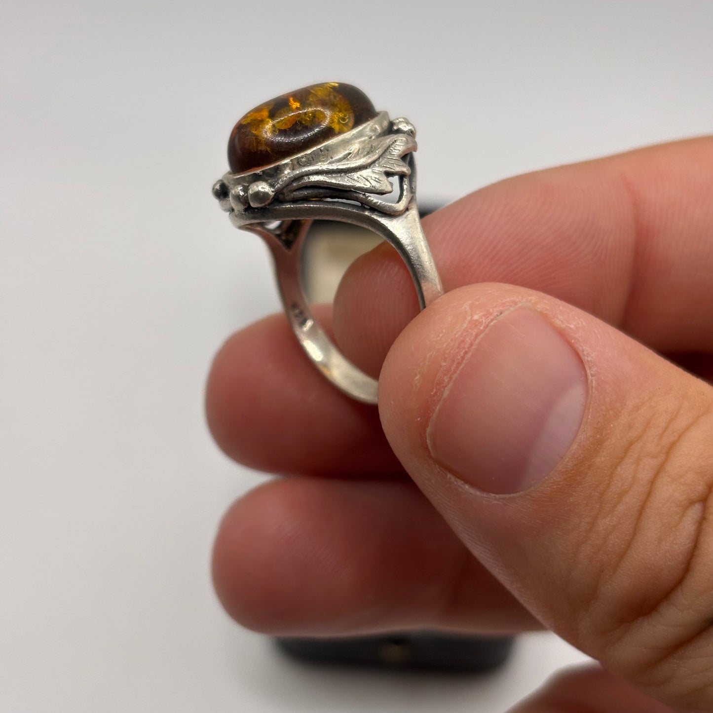 Silver Amber Ring (Q)