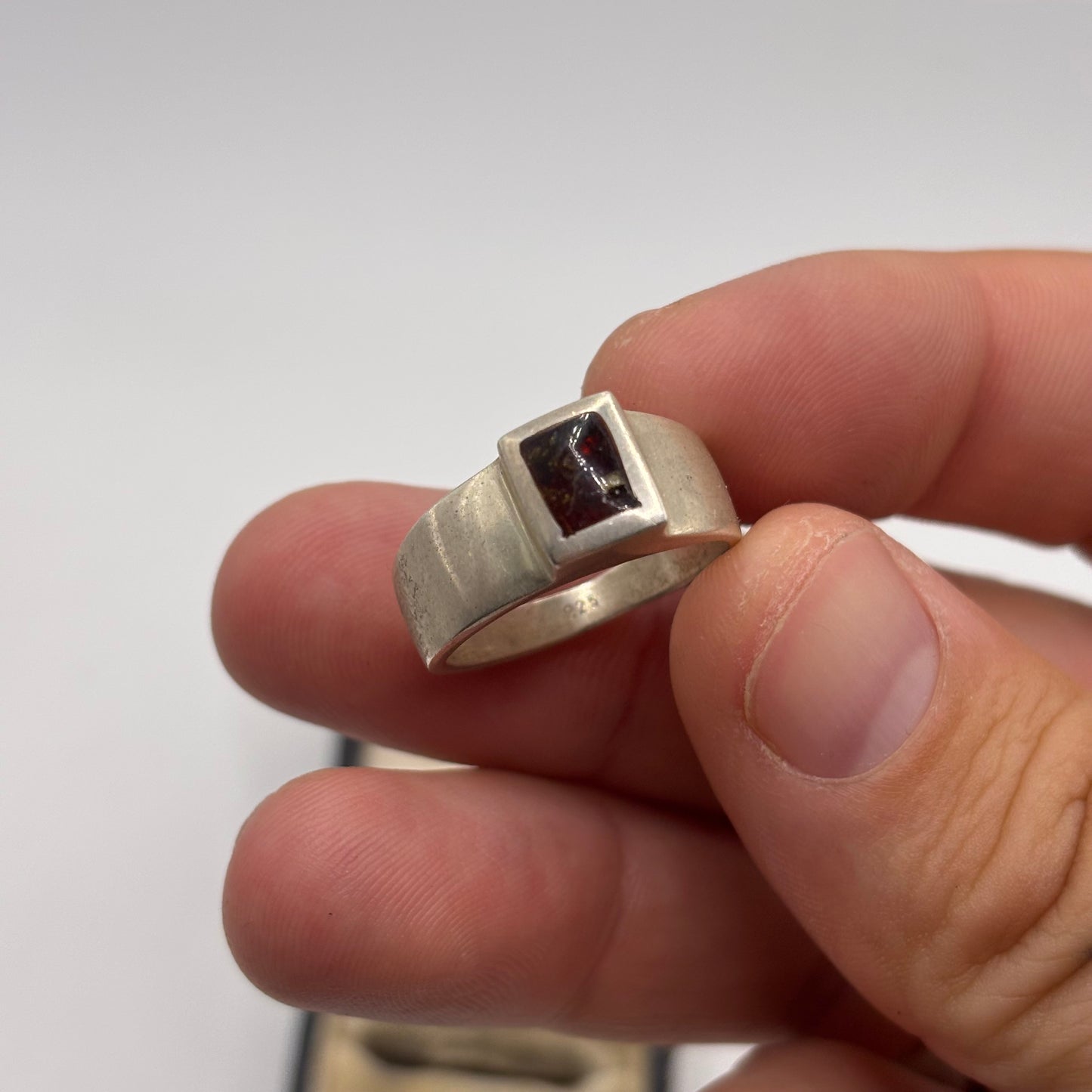 Silver Amber Inlaid Ring (Q)