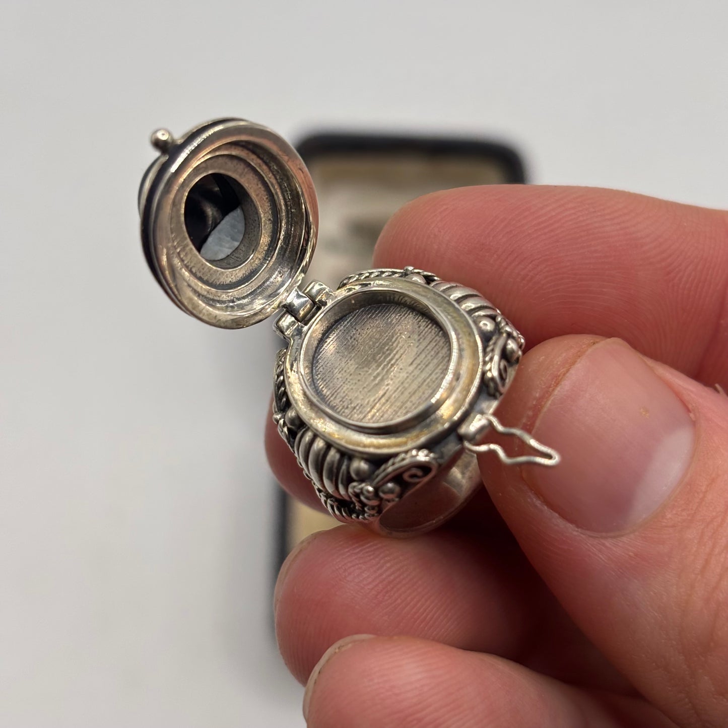 Silver Regal Rose Onyx Poison Ring (L)