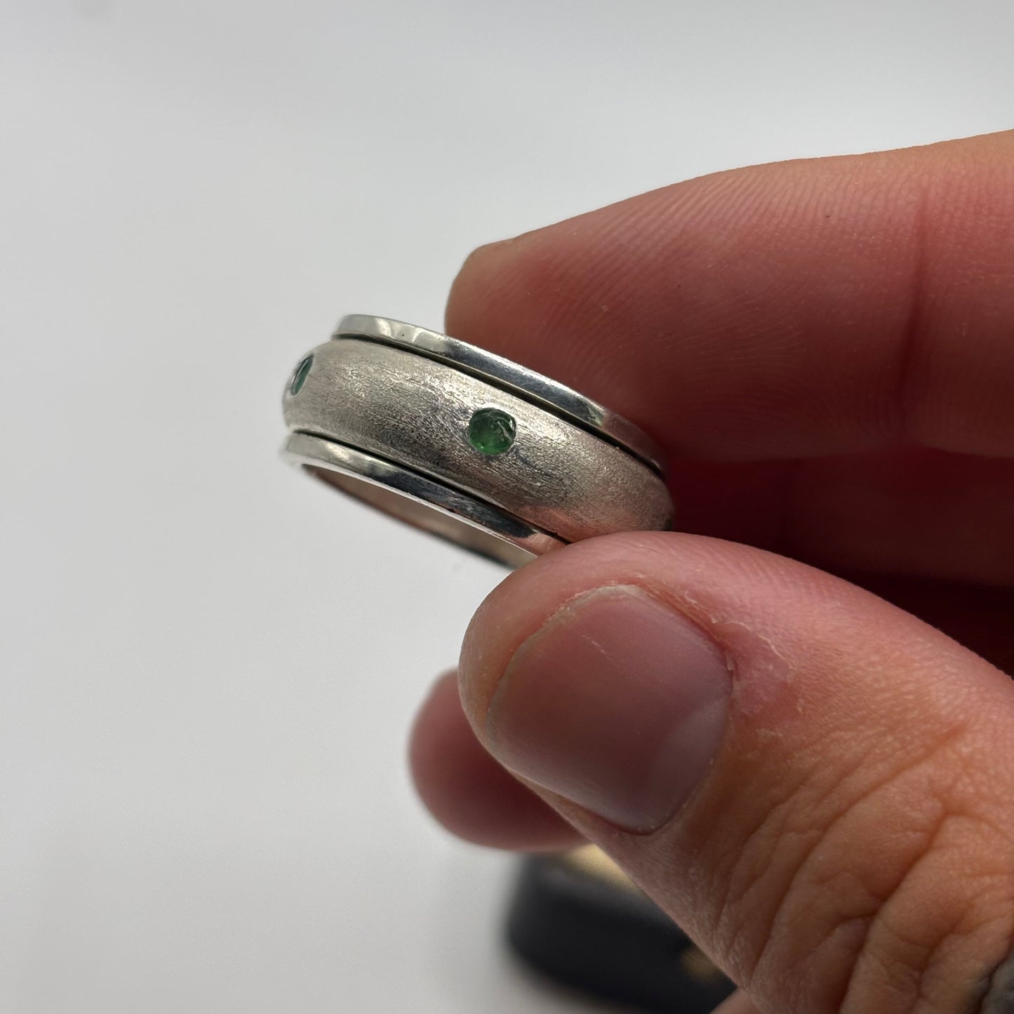 Silver Emerald Inlayed Spinner Ring (R)