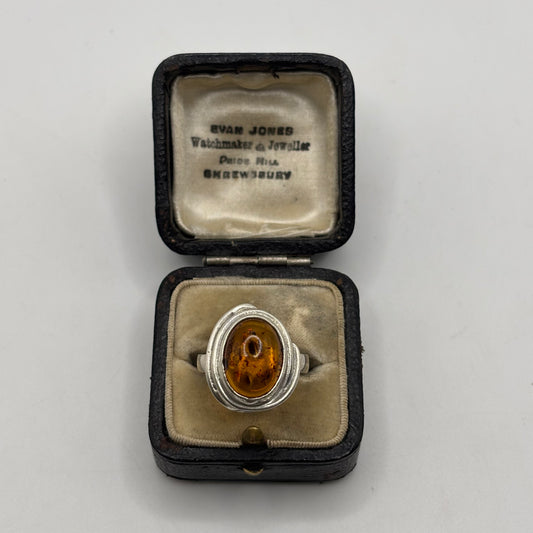 Silver Amber Ring (Q 1/2)