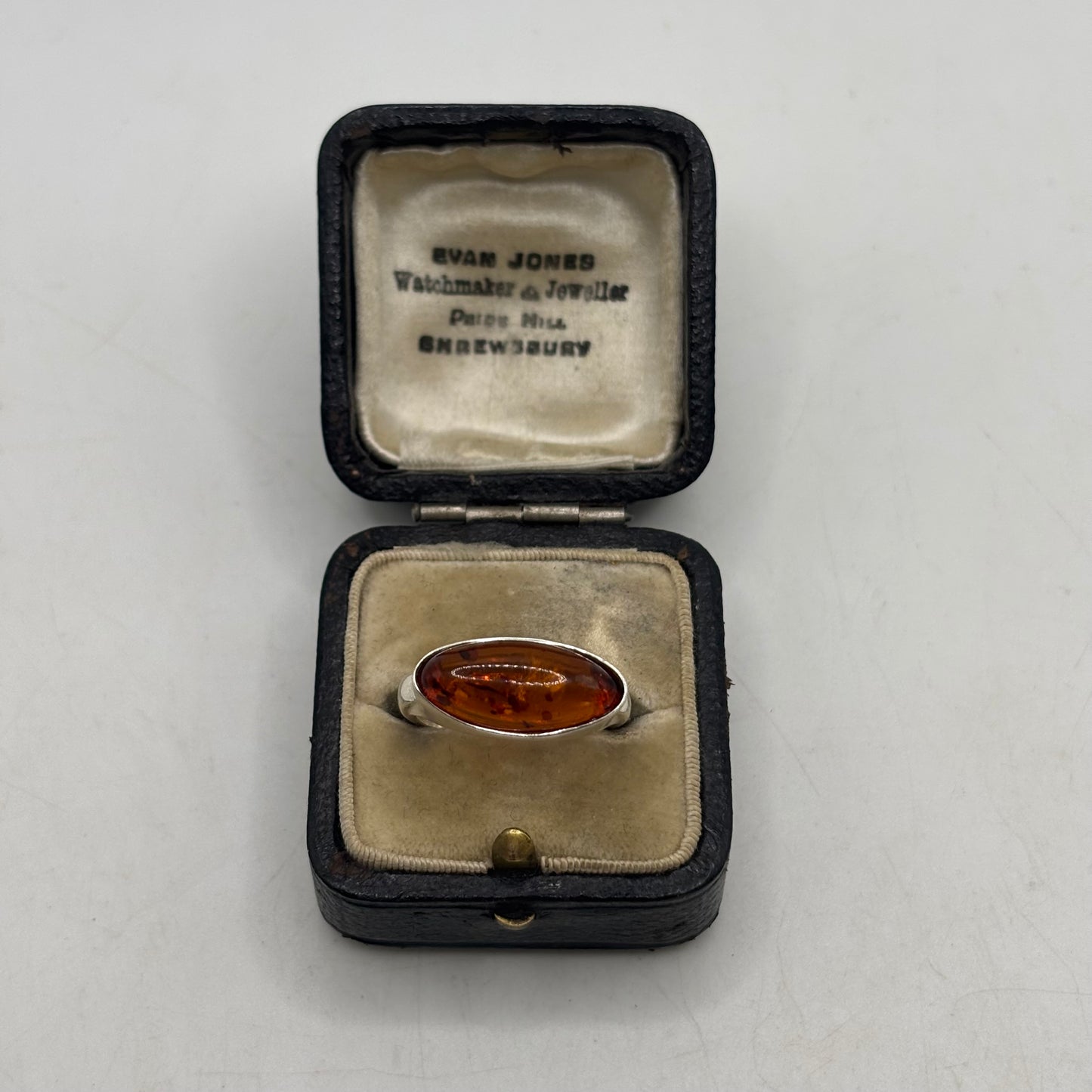 Silver Amber Ring (O)