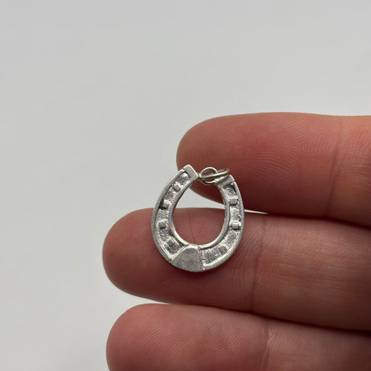 Silver Horse Shoe Pendant