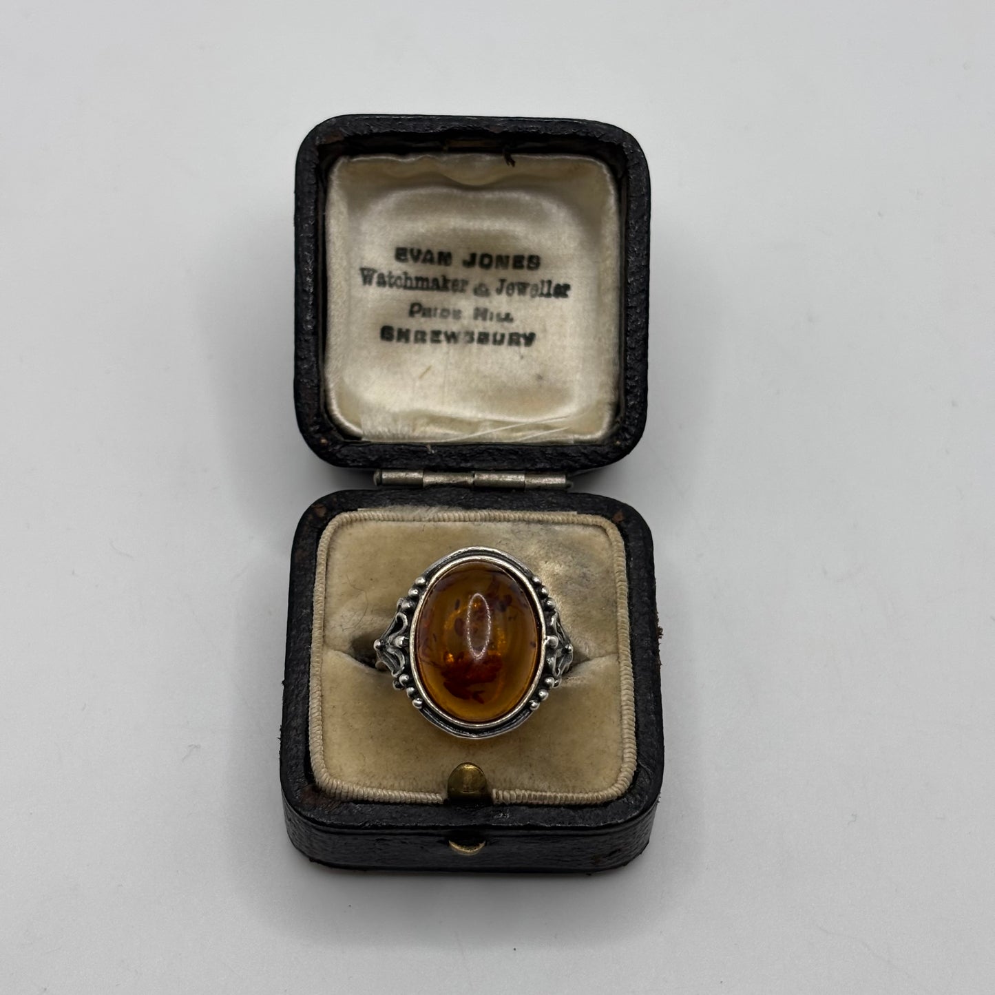 Silver Amber Ring (O)