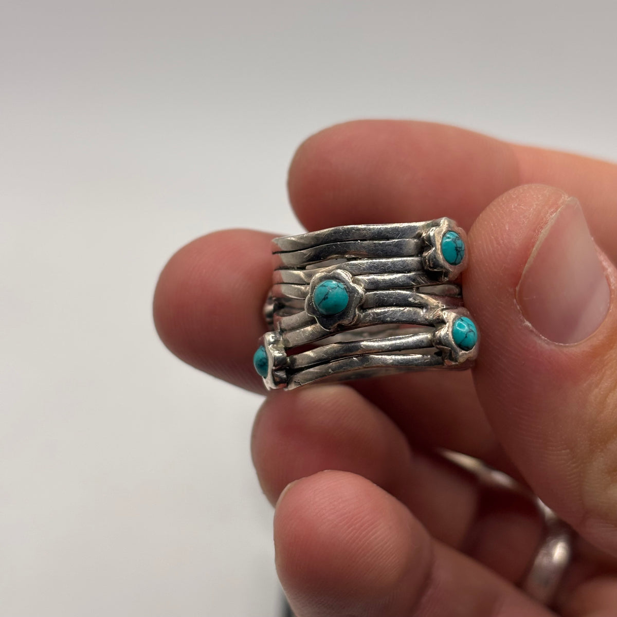 Silver Heavy Turquoise Flower Band Ring (O)