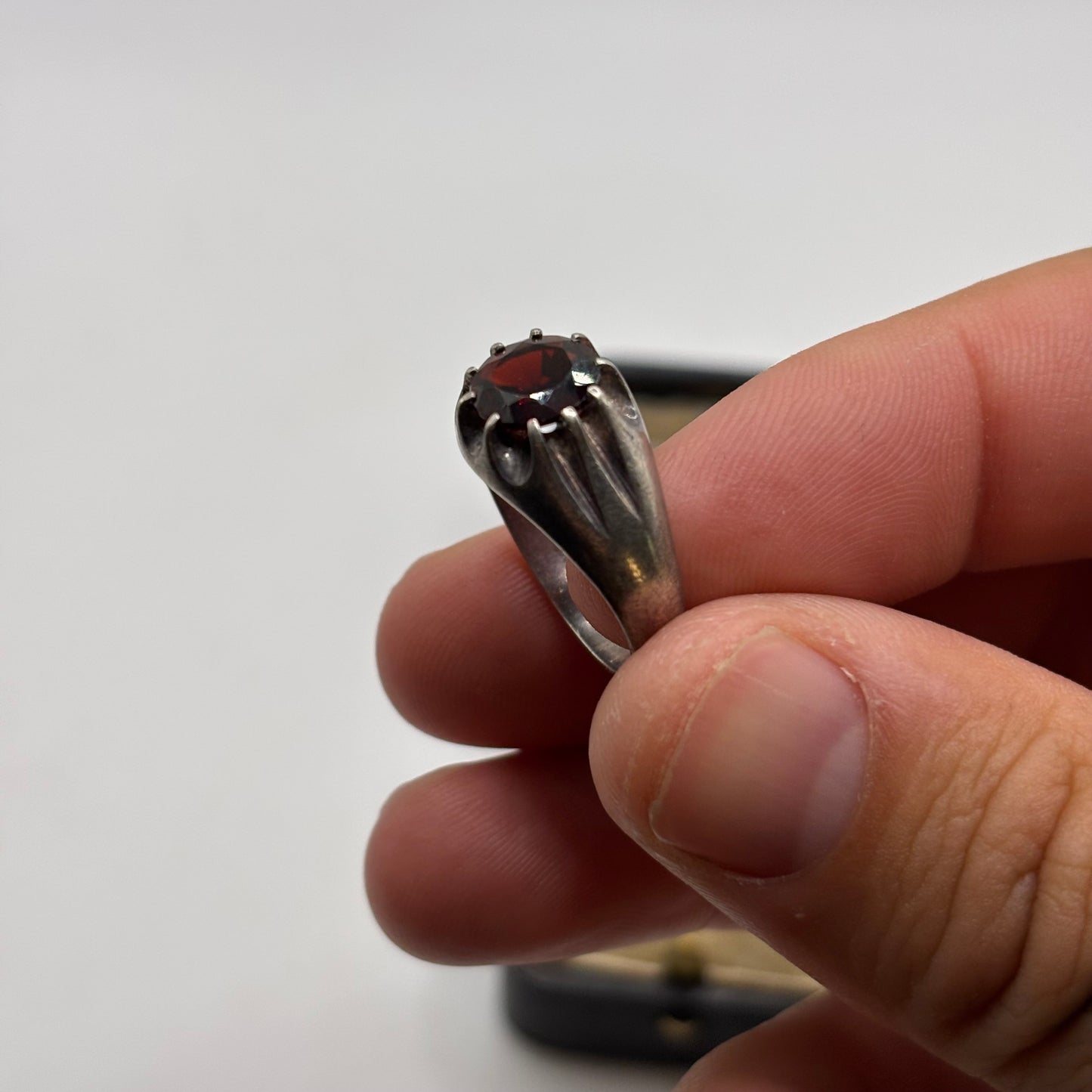Silver Vintage Garnet Ring (P)