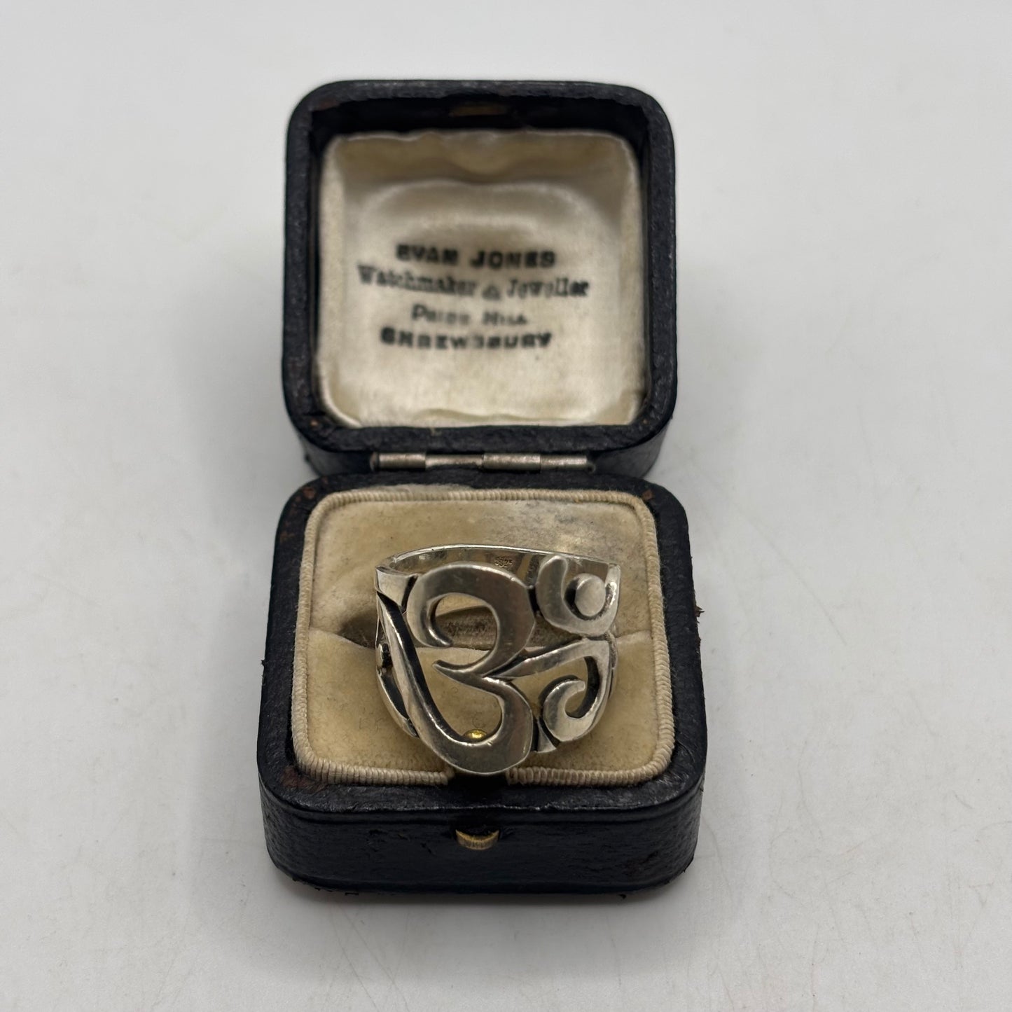 Silver Om Ring (P)