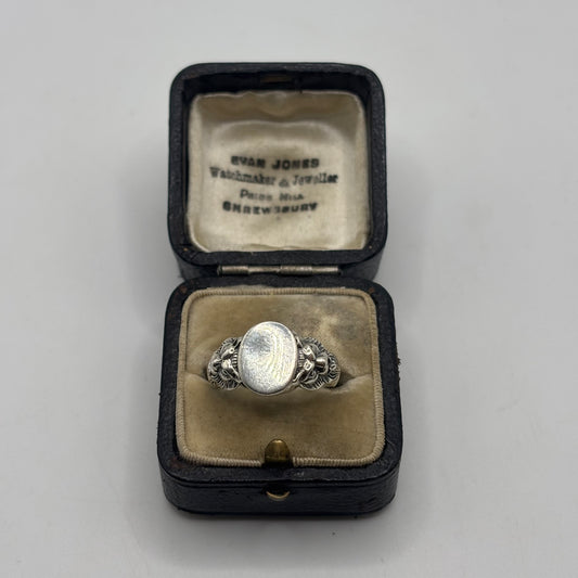 Silver Lion Head Signet Ring (P)