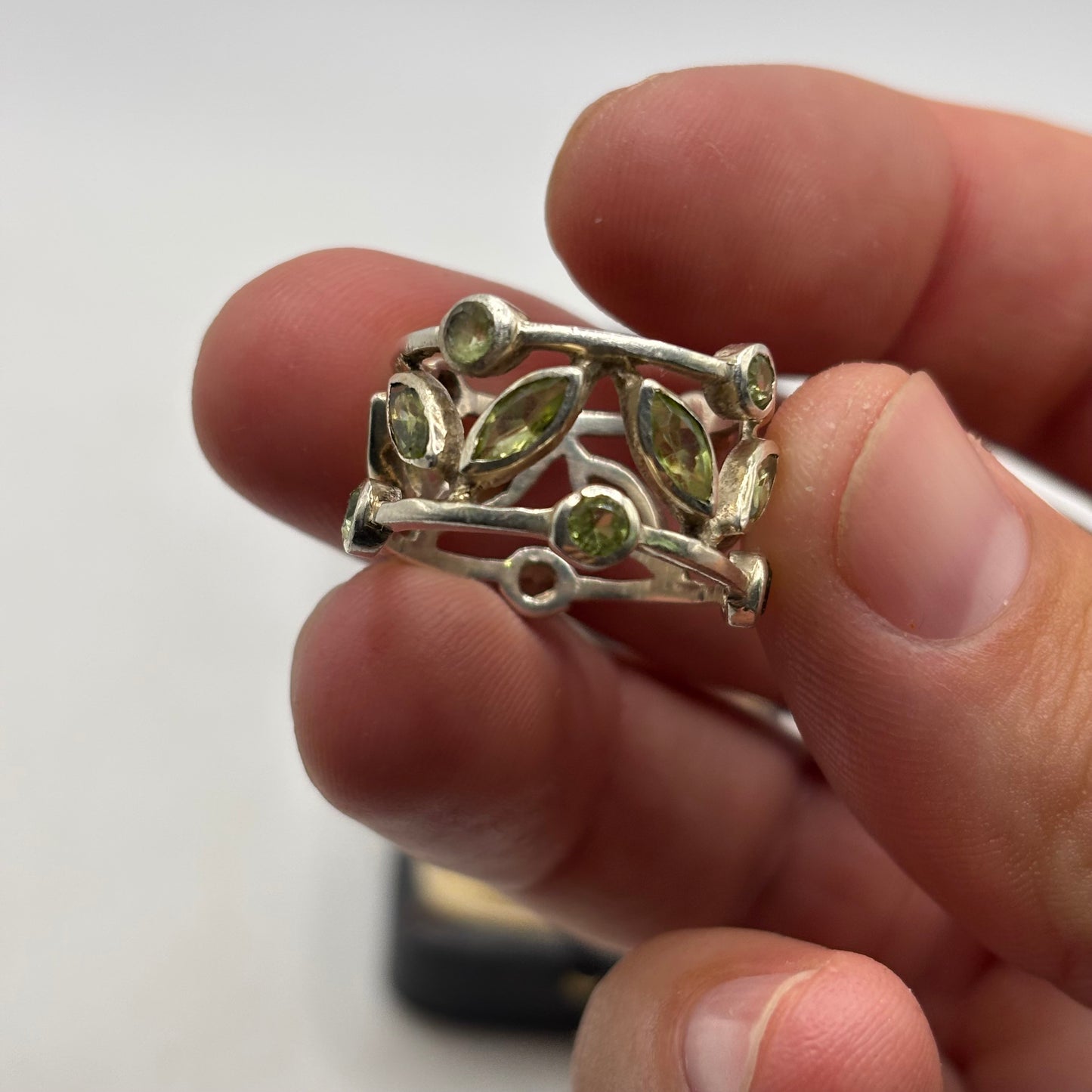 Silver Peridot Band Ring (P)