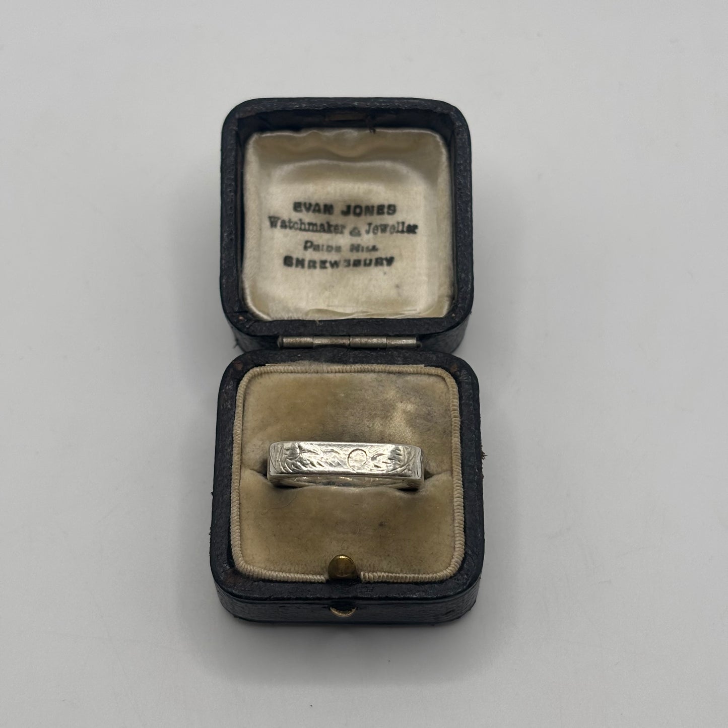 Silver Detailed Band (O)