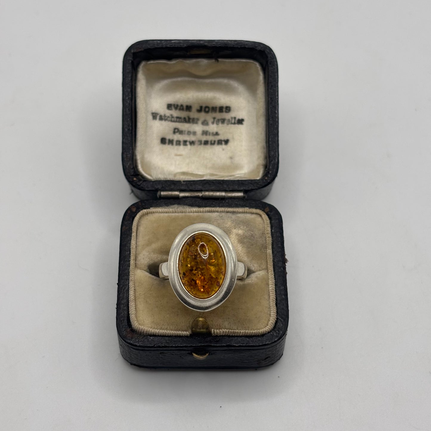 Silver Amber Ring (O)
