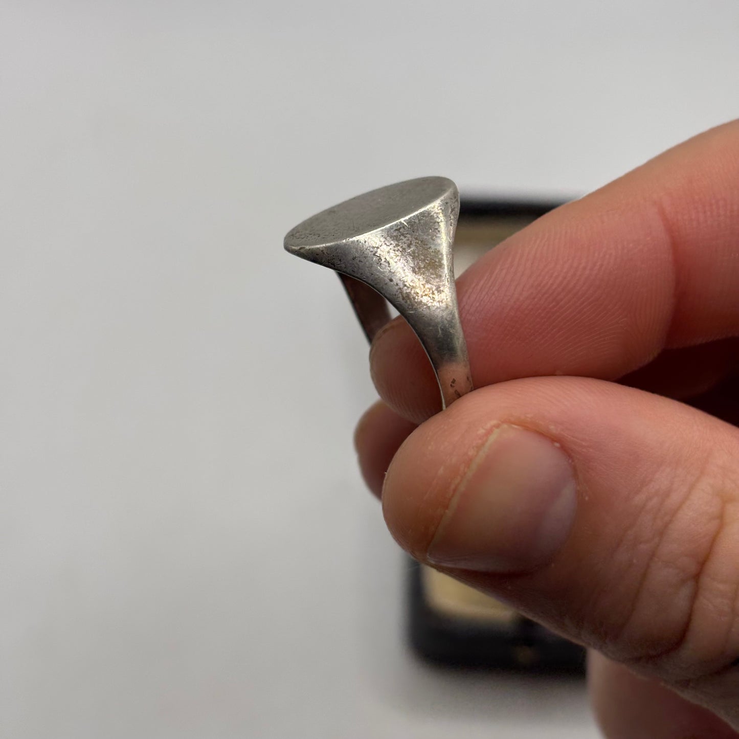 Silver Signet Ring (V)