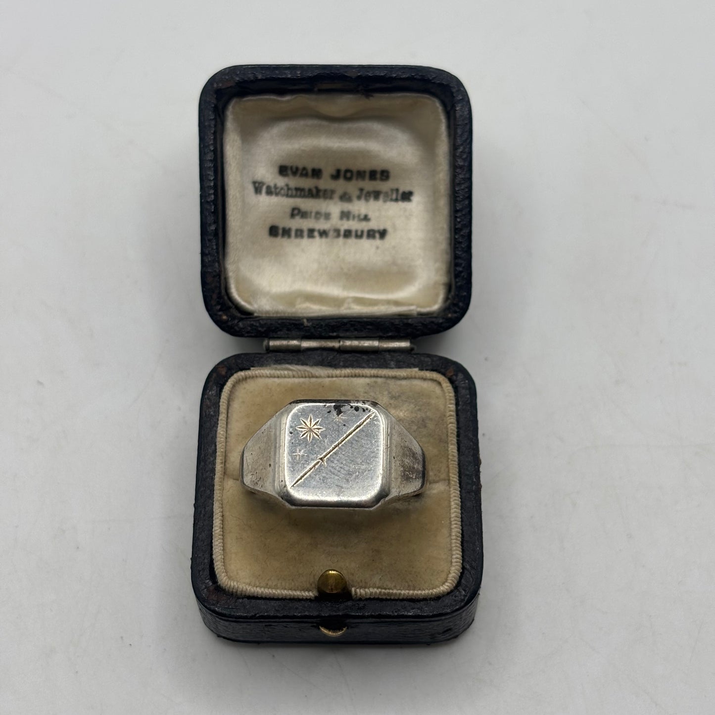 Silver Vintage Signet Ring (Z)