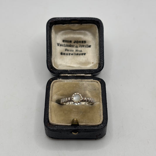 Silver Pearl Ring (O)