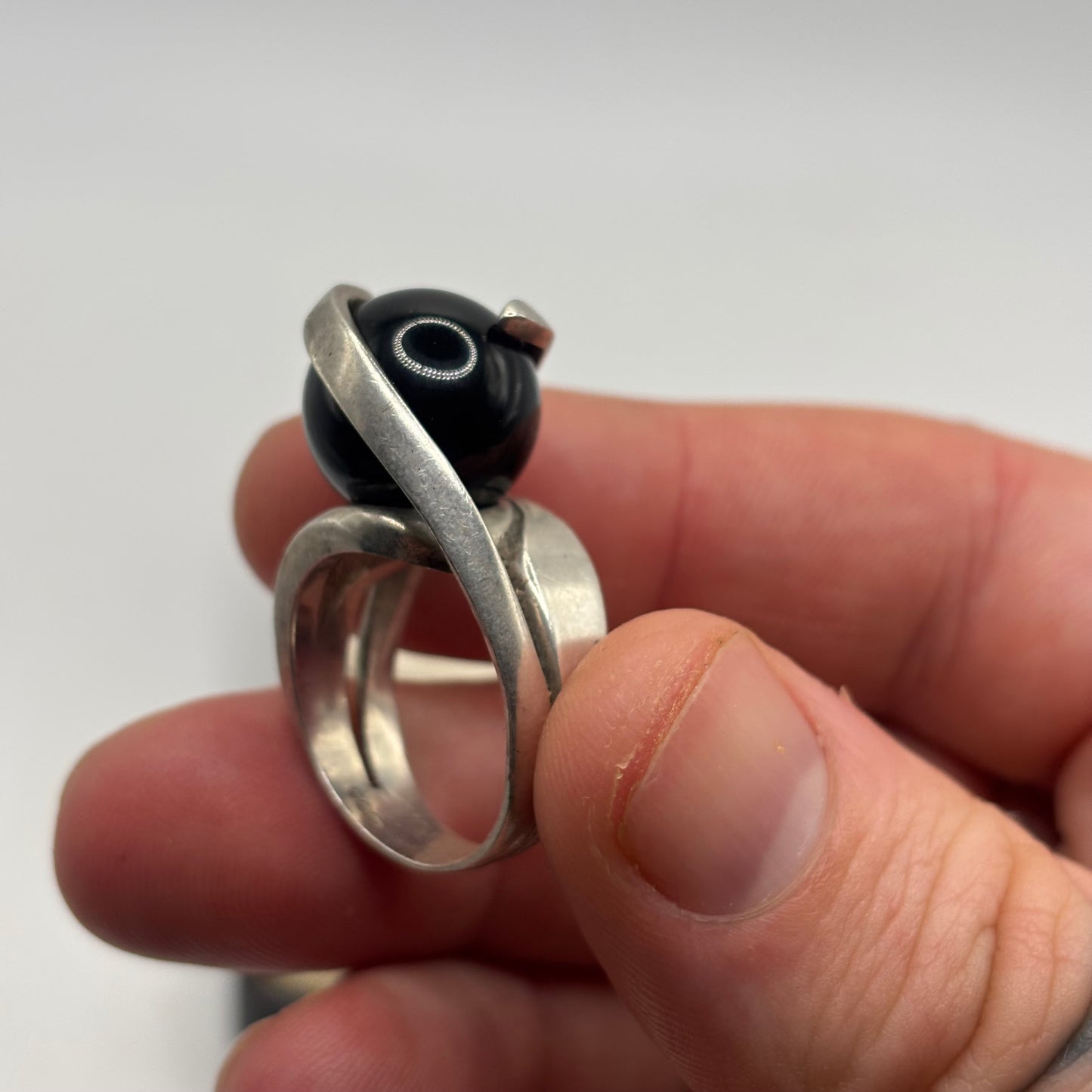 Silver Modernist Onyx Sphere Ring (P)